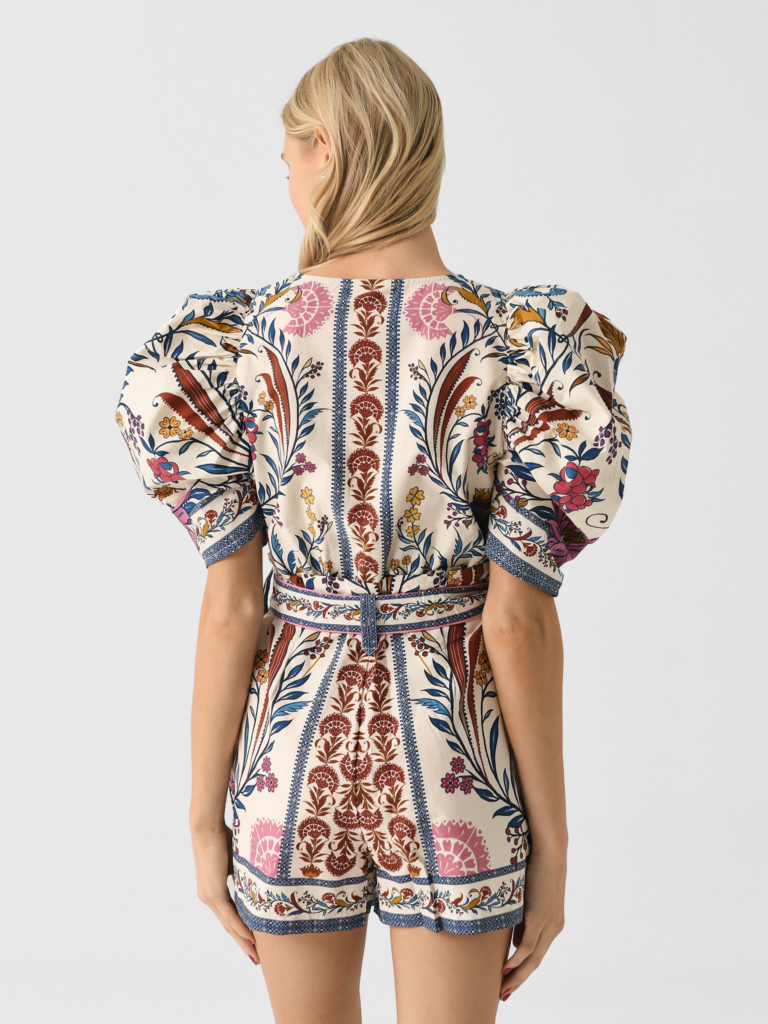 328932xROMANTICLIGHTNESS-alt3