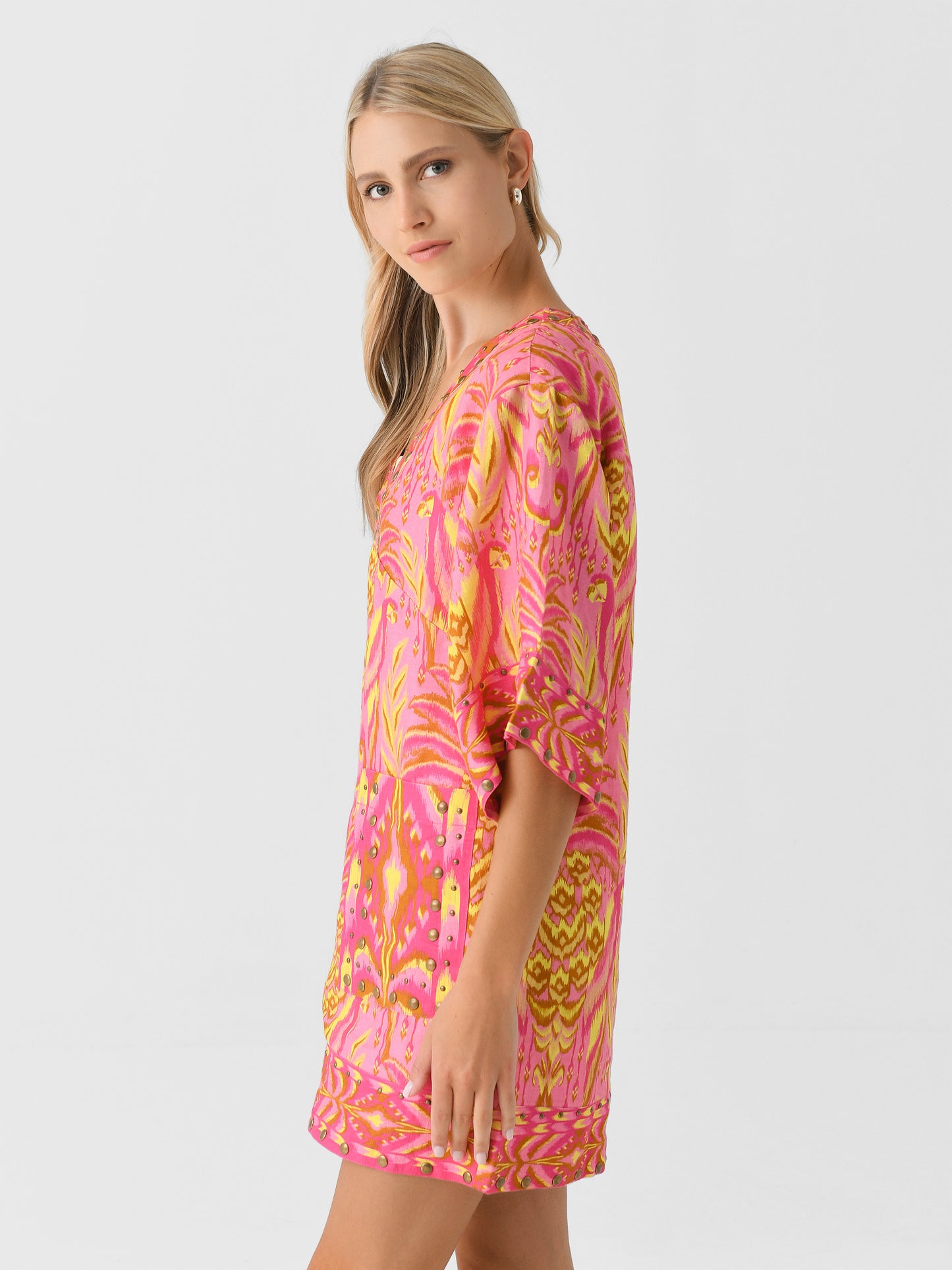 335756xPINEAPPLETAPESTRYPINK-alt2