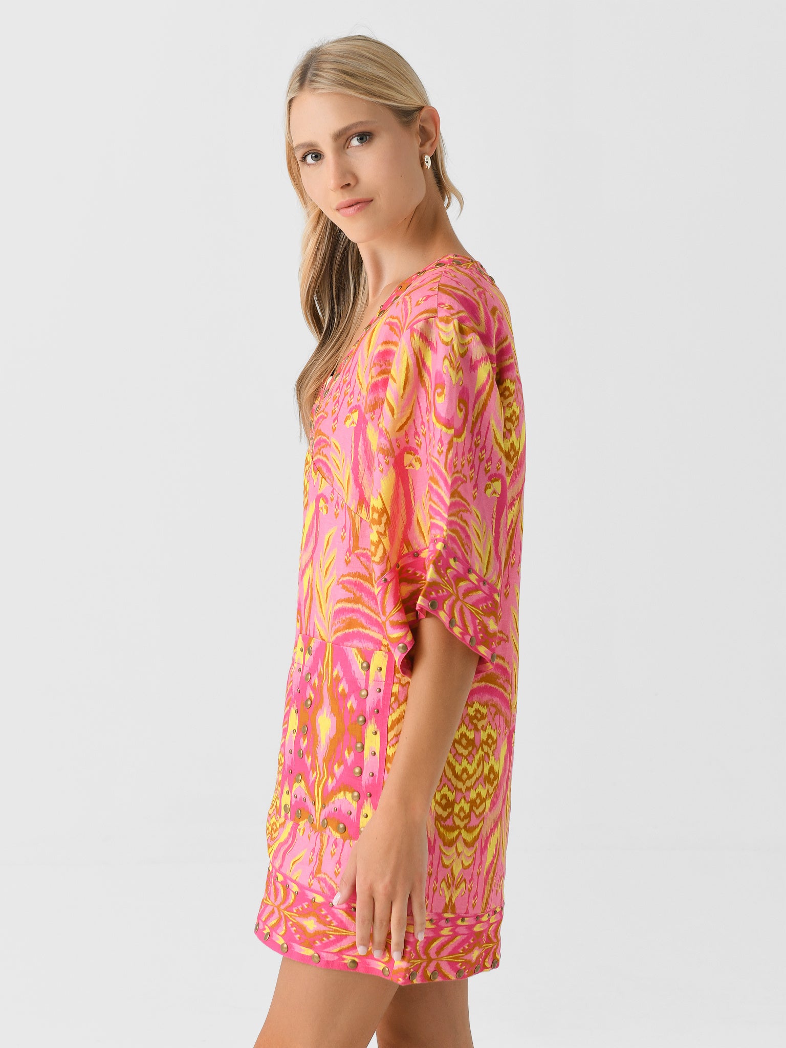 335756xPINEAPPLETAPESTRYPINK-alt2