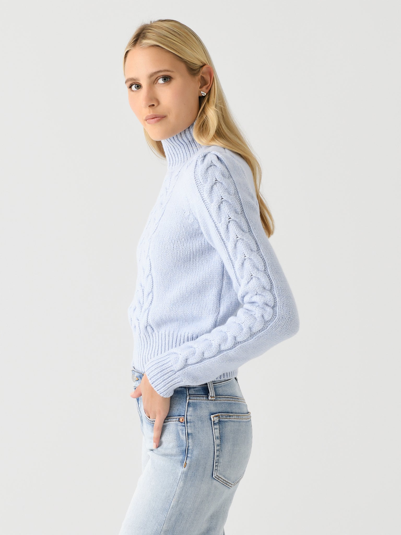 4HVC22-V15407xAZUR-alt2