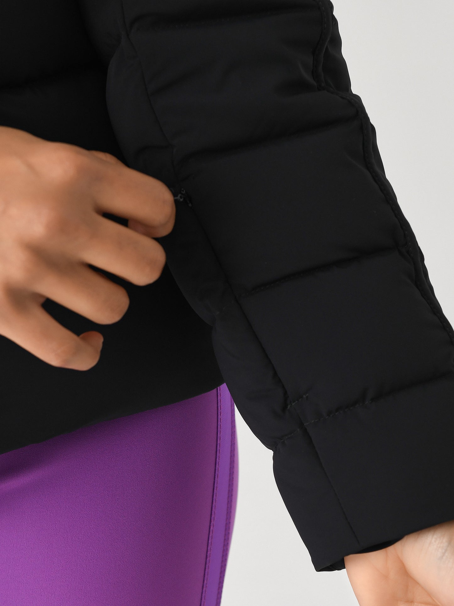 585691x010BLACK-alt5