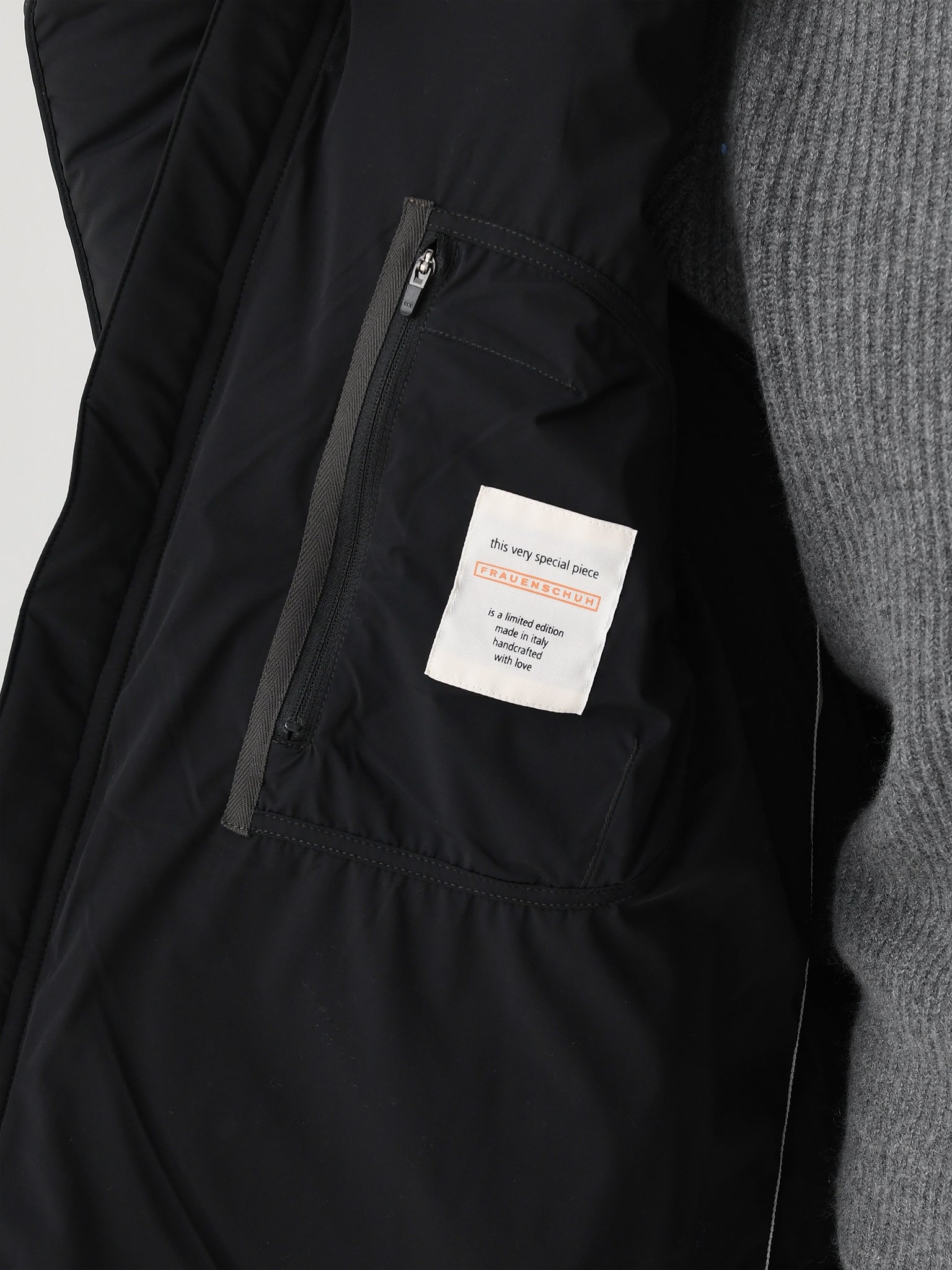 586691x010BLACK-alt5