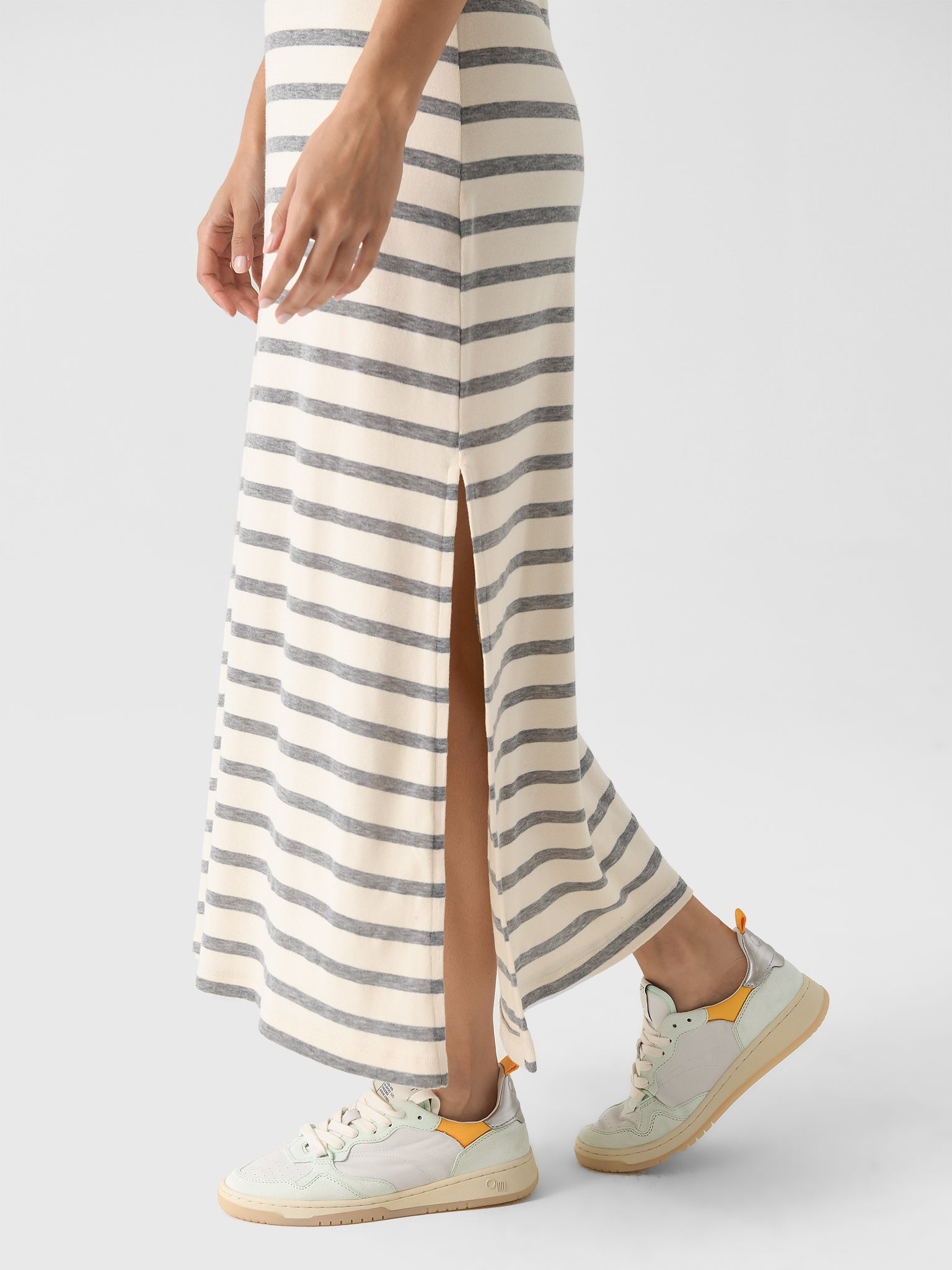 9375-1667xCAMPANULASTRIPE-alt3