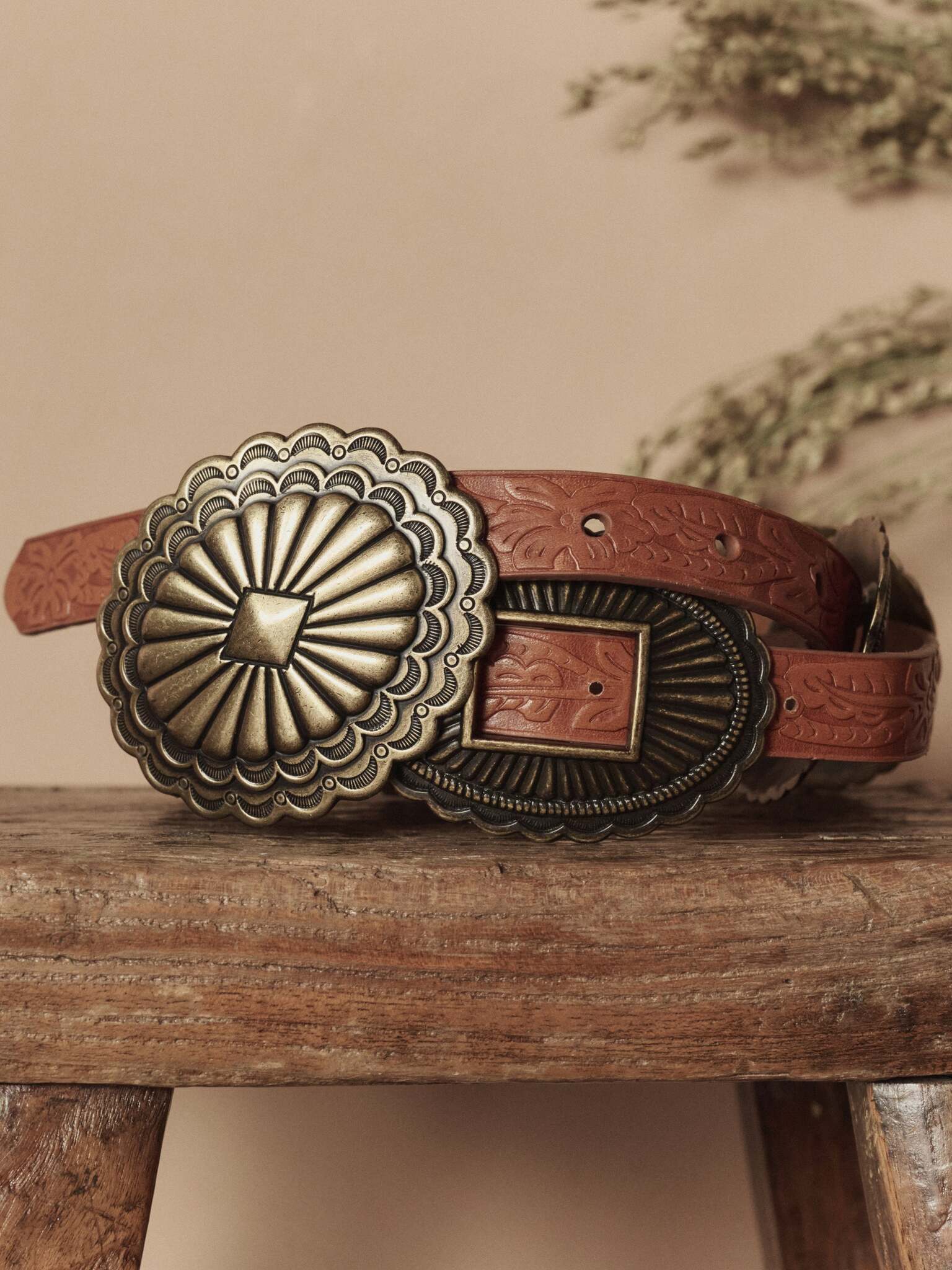 The Great X Stetson Women's The Tooled Leather Concho Belt - Saint Bernard