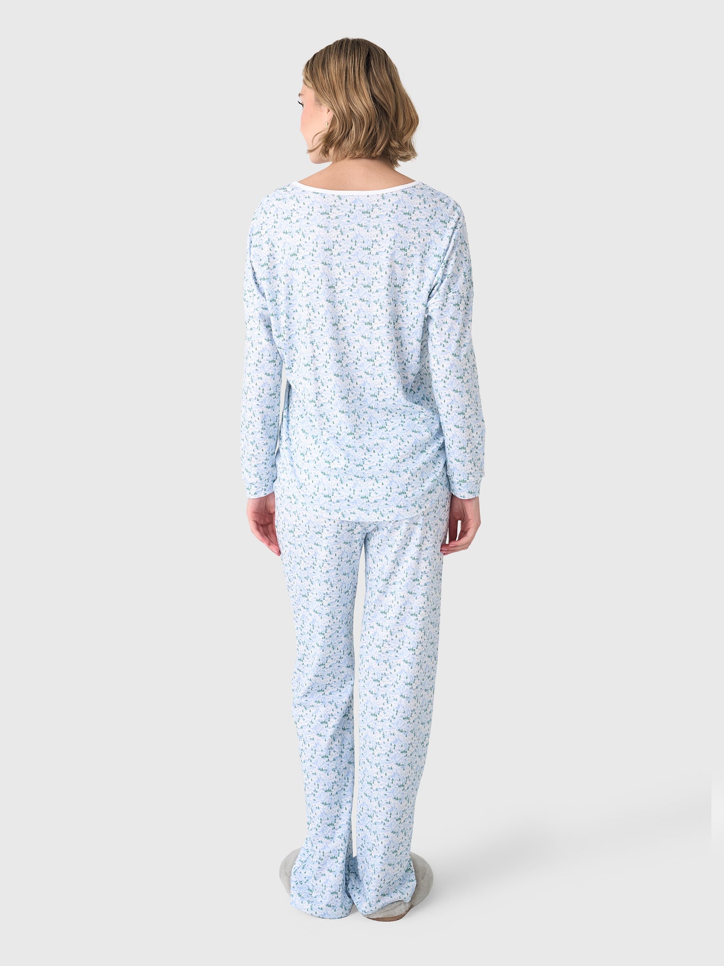 AUDREYxSNOWCAPPEDMOUNTAINS-alt1