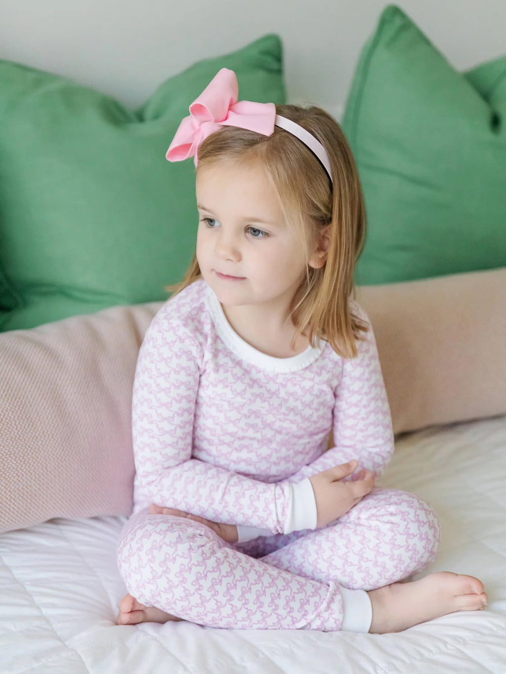 AVAxPRETTYPINKBOWS-alt1