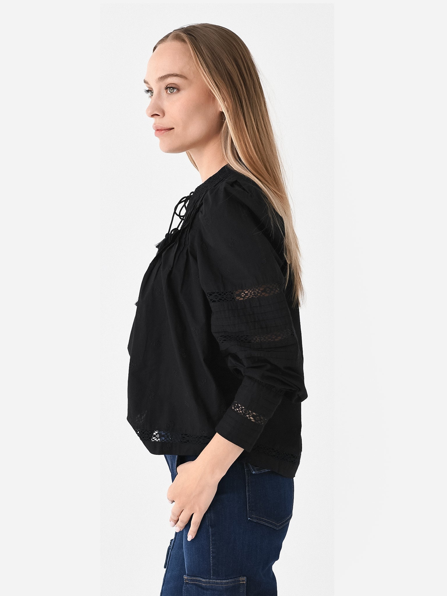 AW23-042xBLACK-alt2
