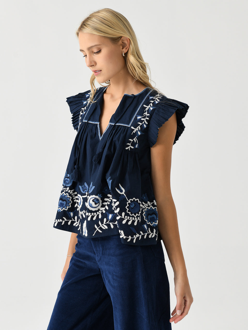 AW24-023xNAVY-alt2