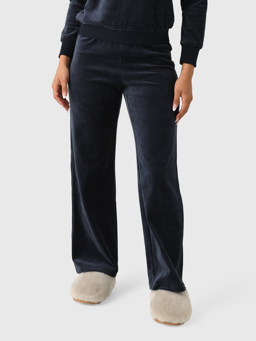 Perfect White Tee Women's Alex Velour Sweatpant - Saint Bernard