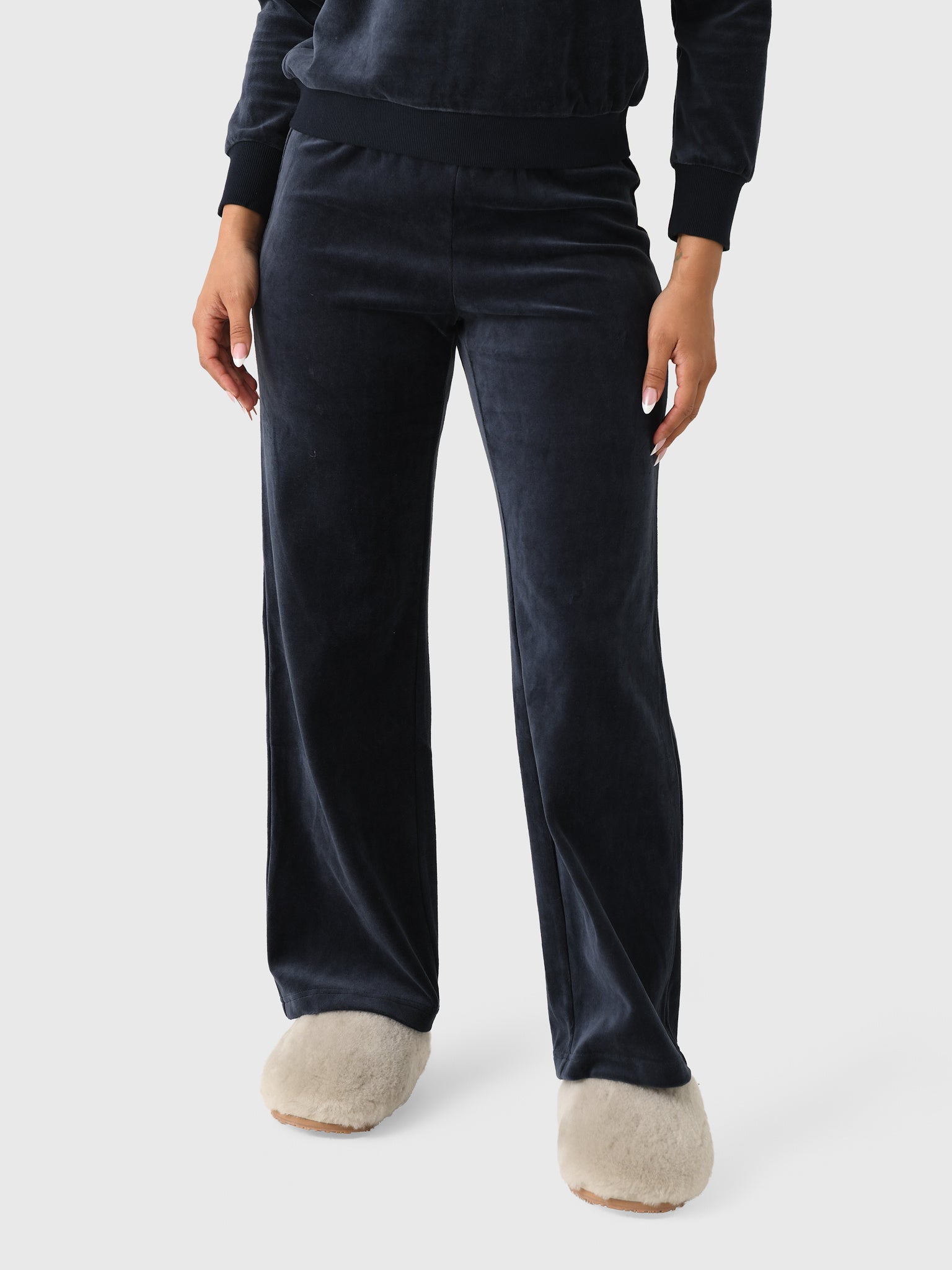 Perfect White Tee Women's Alex Velour Sweatpant - Saint Bernard