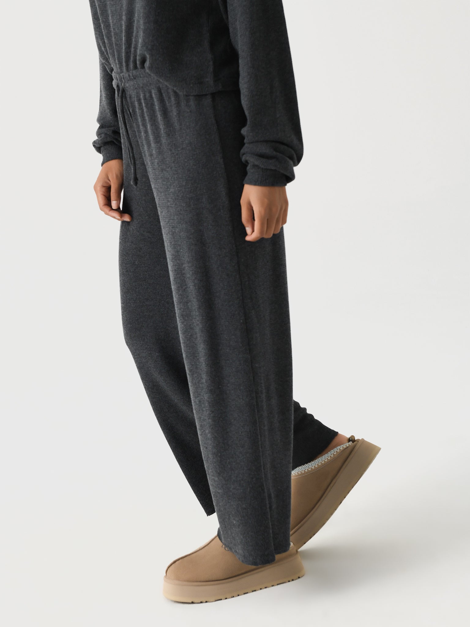 B73-cloverxVINTAGEBLACK-alt2