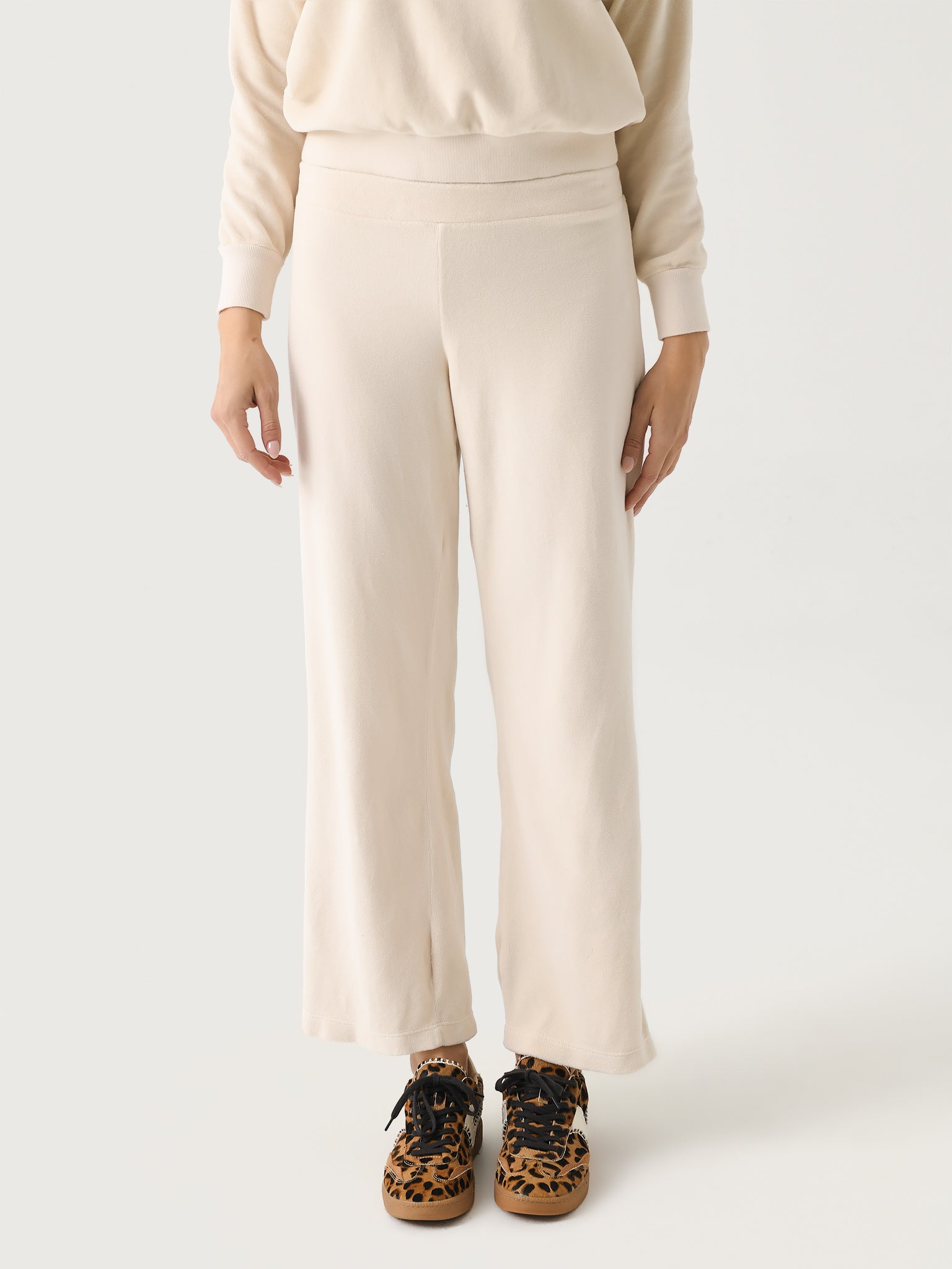 Perfect White Tee Women's Holly Velour Sweatpant - Saint Bernard