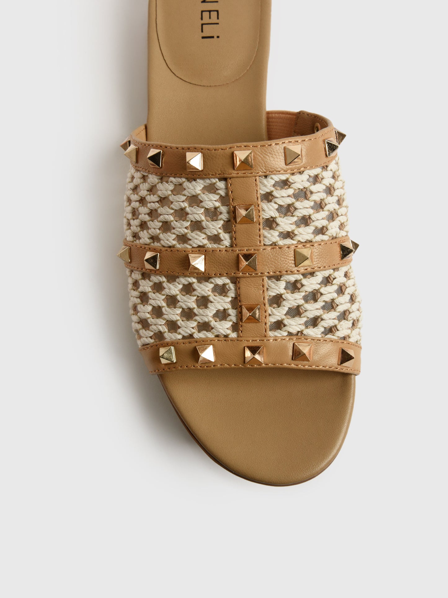 BANYANxALMONDASTON-alt1