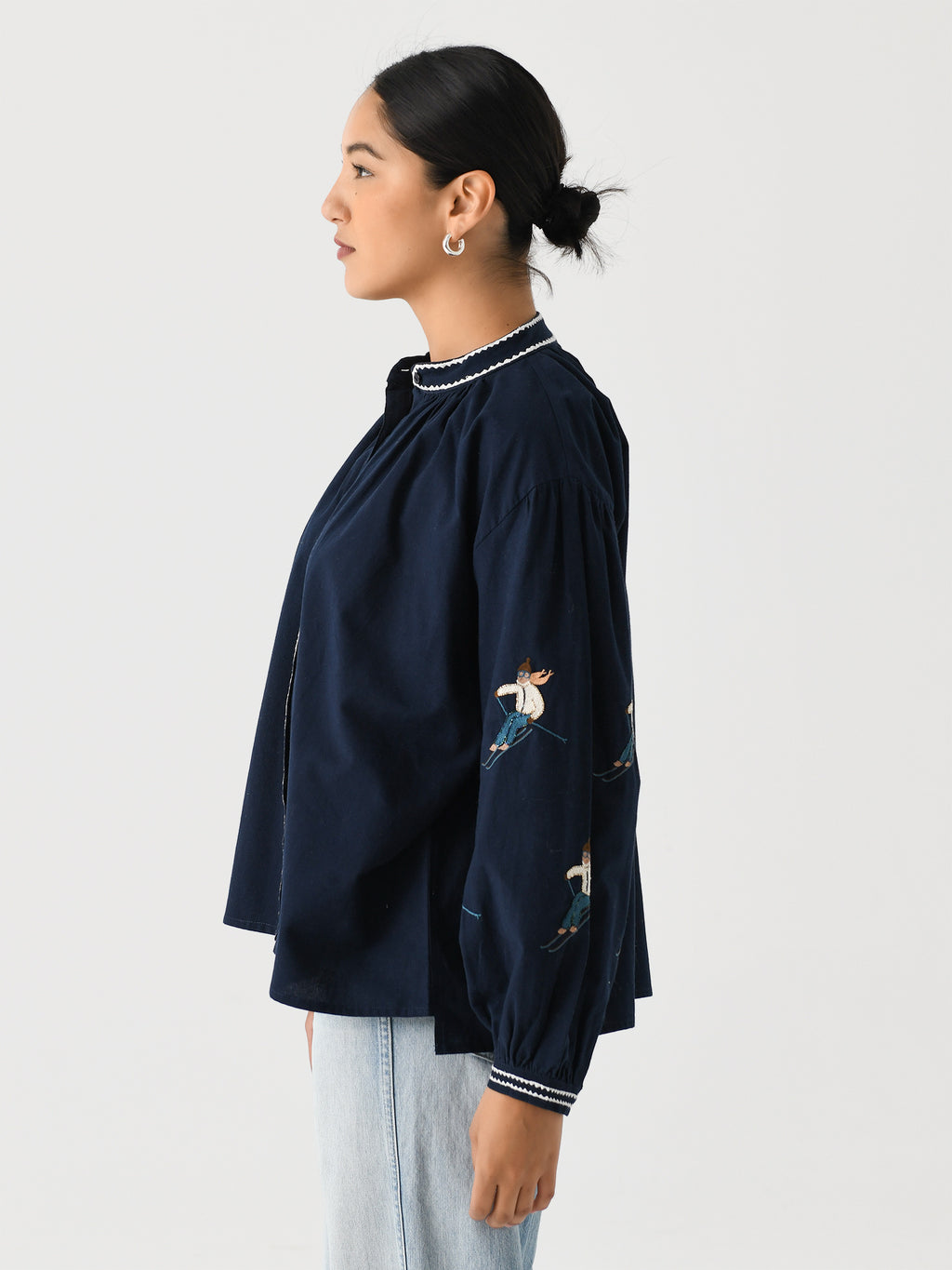 BE24539xNAVYMULTI-alt2