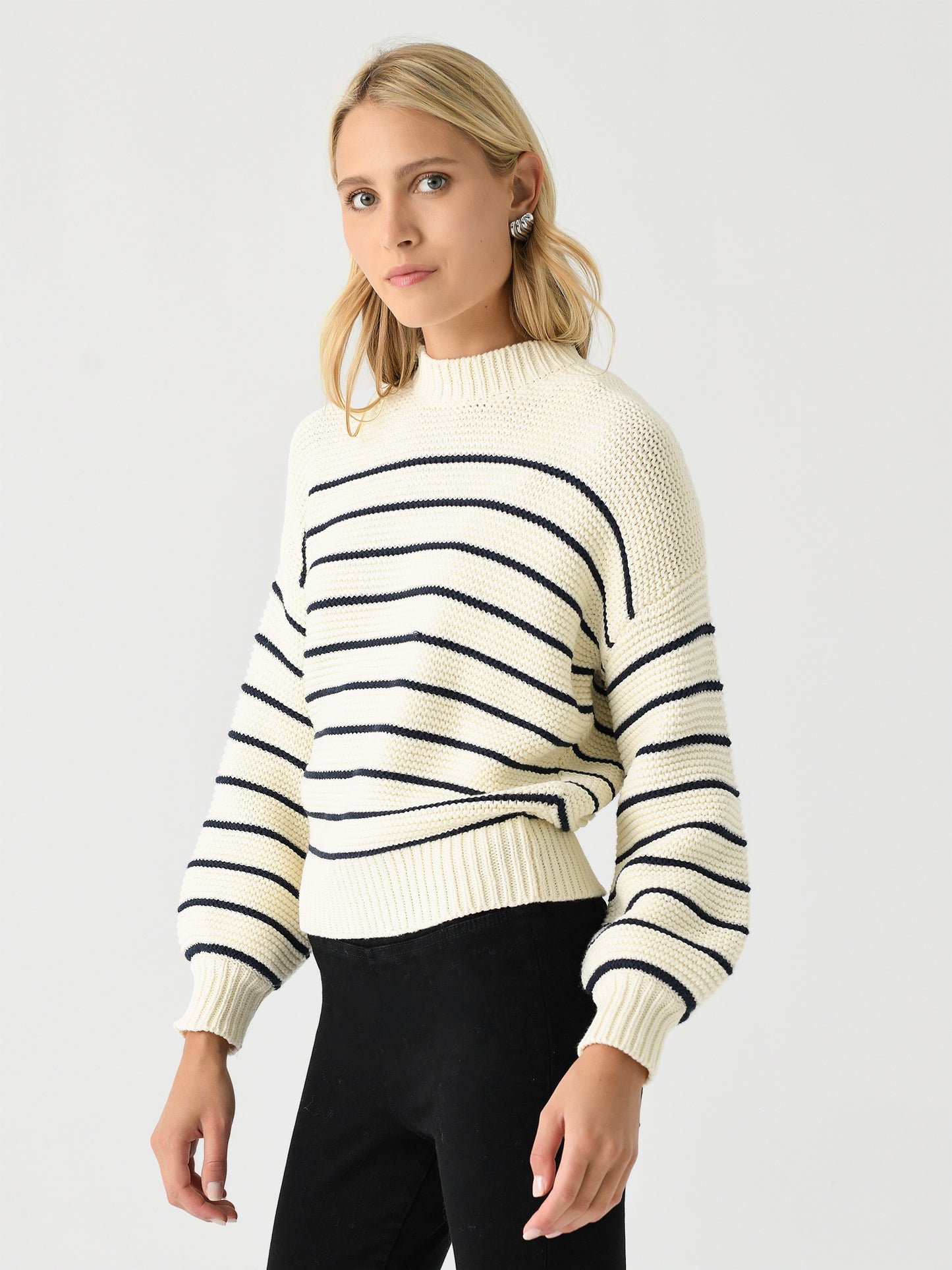 C00-WW096-2173xIVORYDARKNAVY-alt2