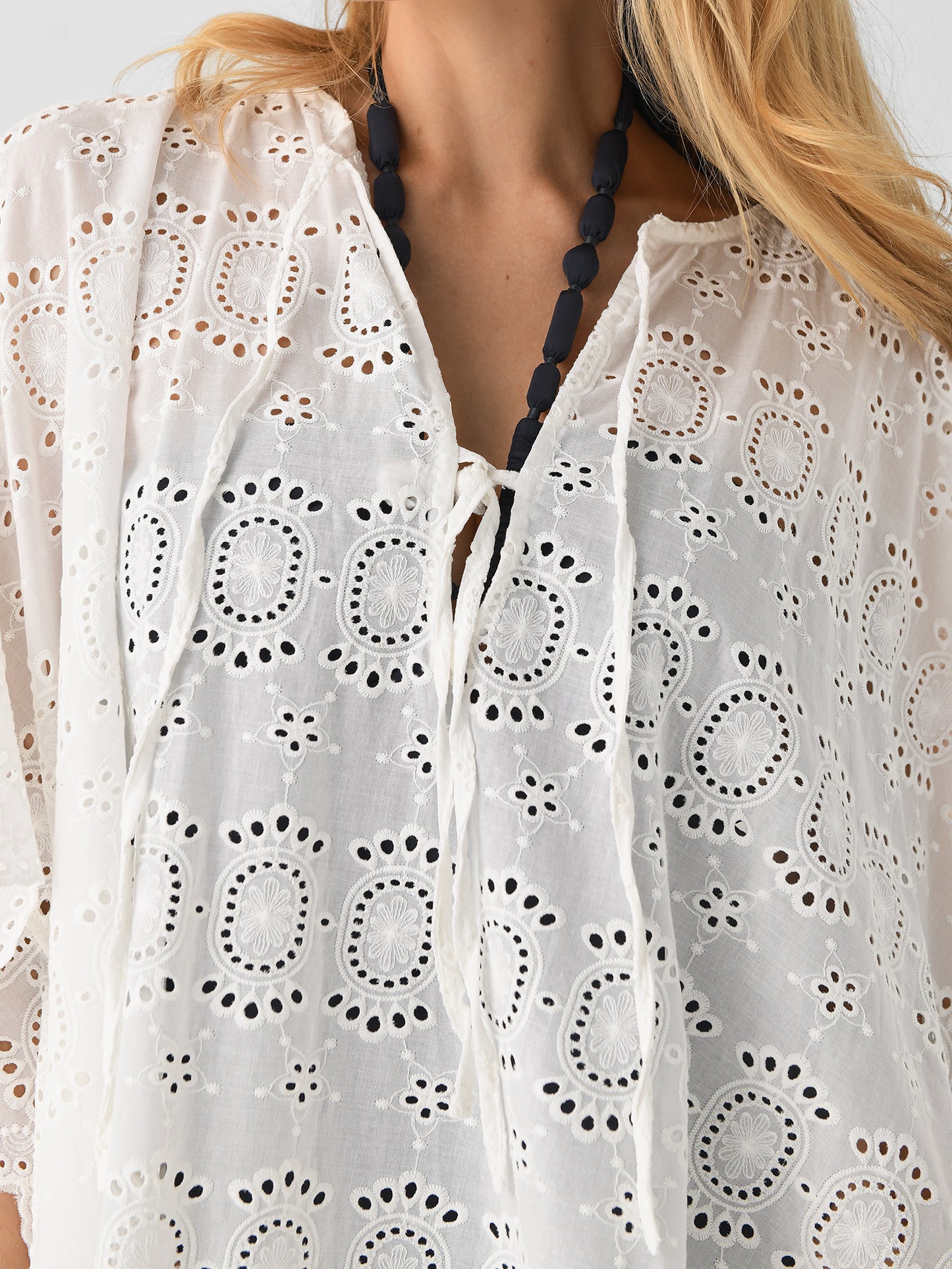 C228-SS25xMEDALLIONEMBROIDERYSALT-alt3