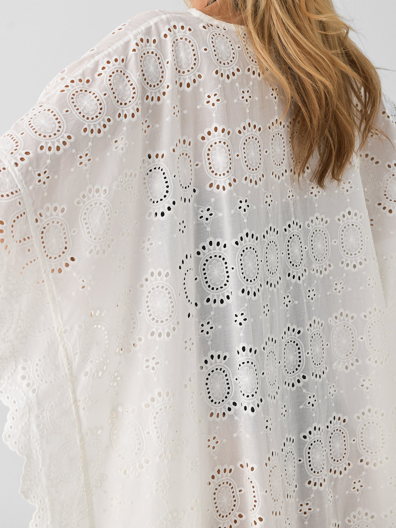 C228-SS25xMEDALLIONEMBROIDERYSALT-alt4