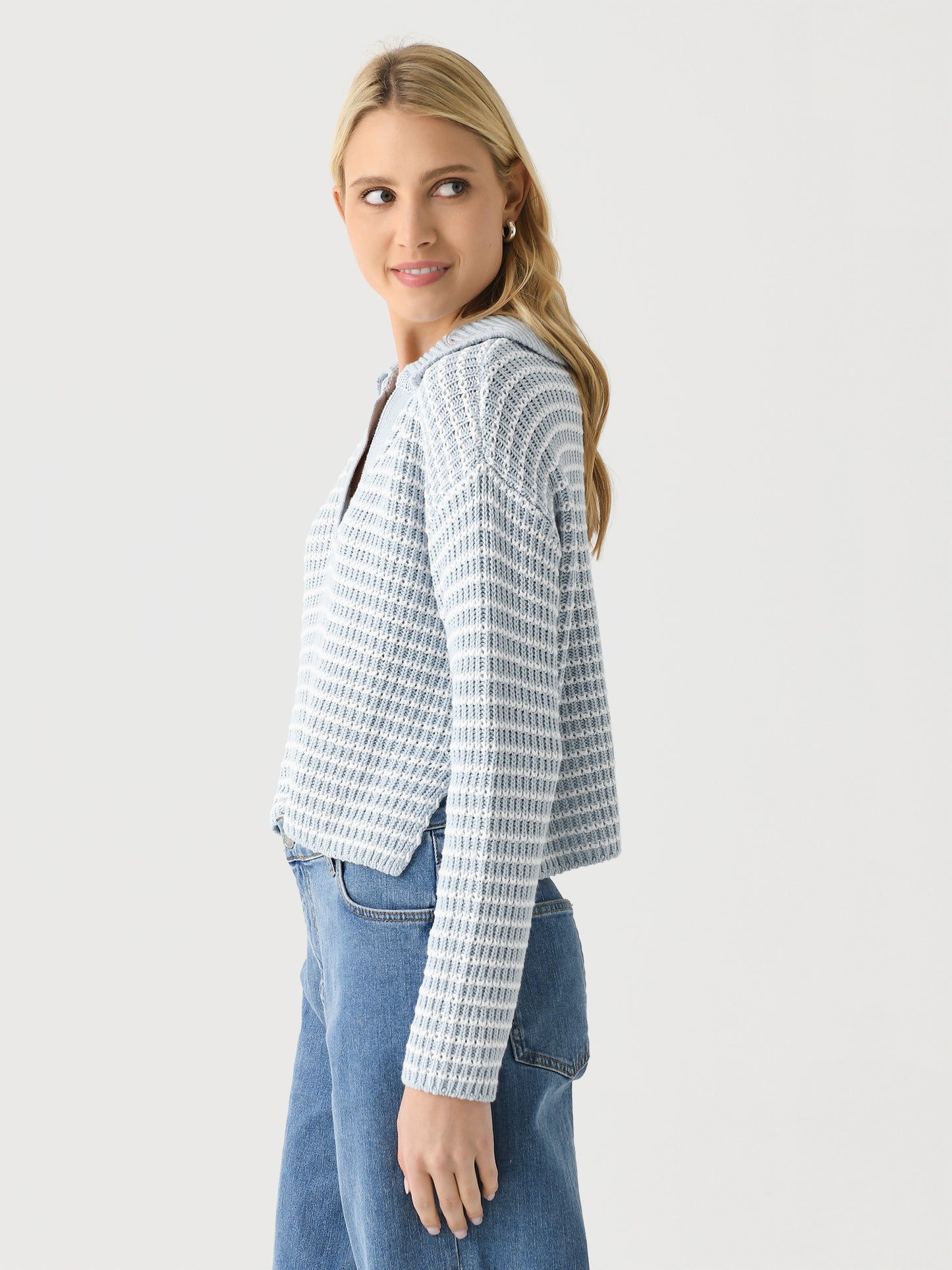 COLLAREDSWEATERxBLUESTRIPE-alt2