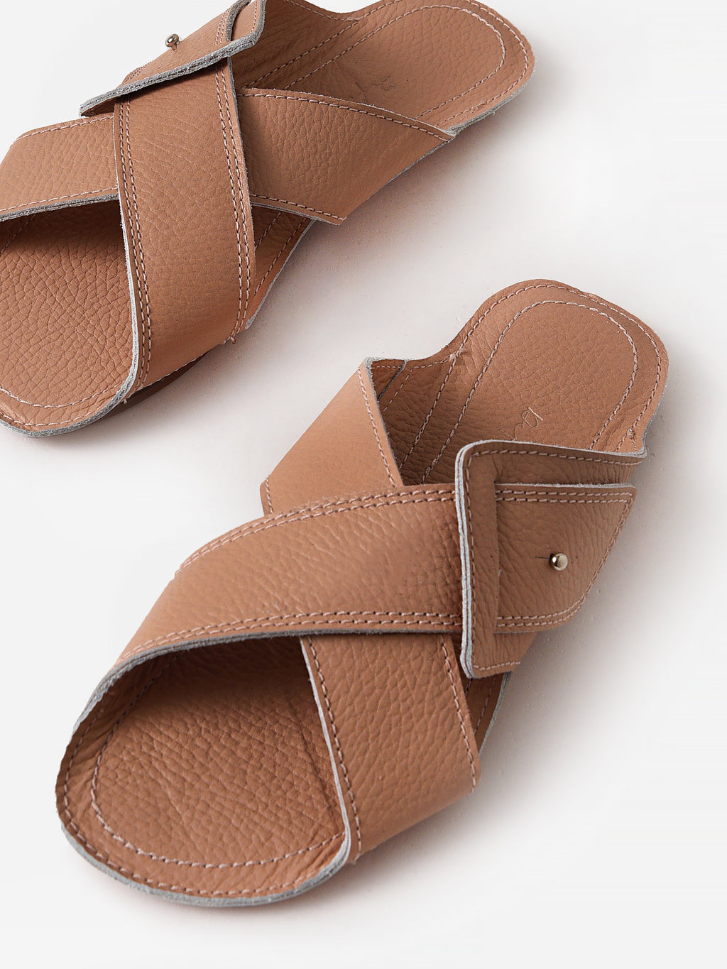 Definery Women's Loop Cross Sandal - Saint Bernard