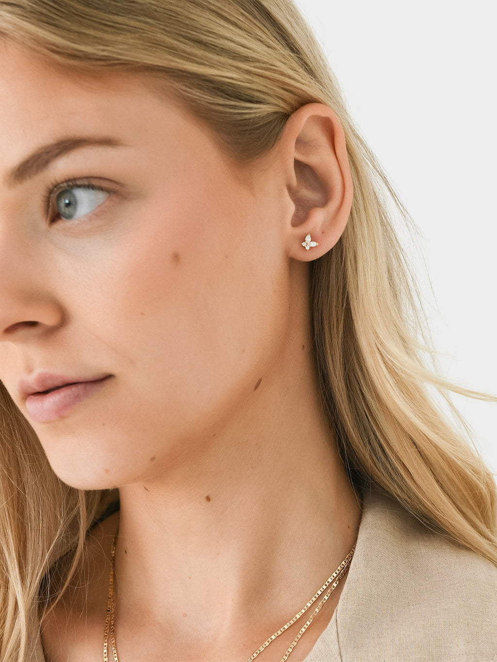 Diamond Butterfly EarringsxYELLOWGOLD-alt1
