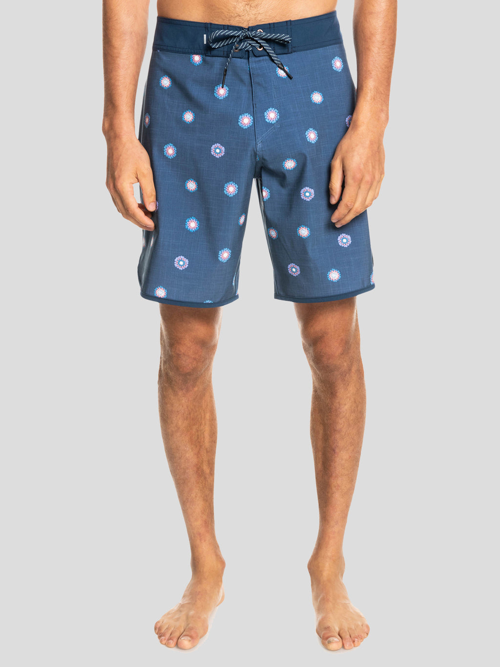 Quiksilver Men's Surfsilk Scallop 19" Swim Trunks - Saint Bernard