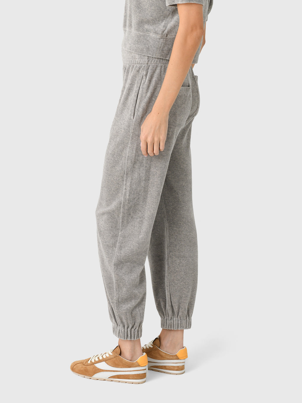 ESSIE07xHEATHERGREY-alt2