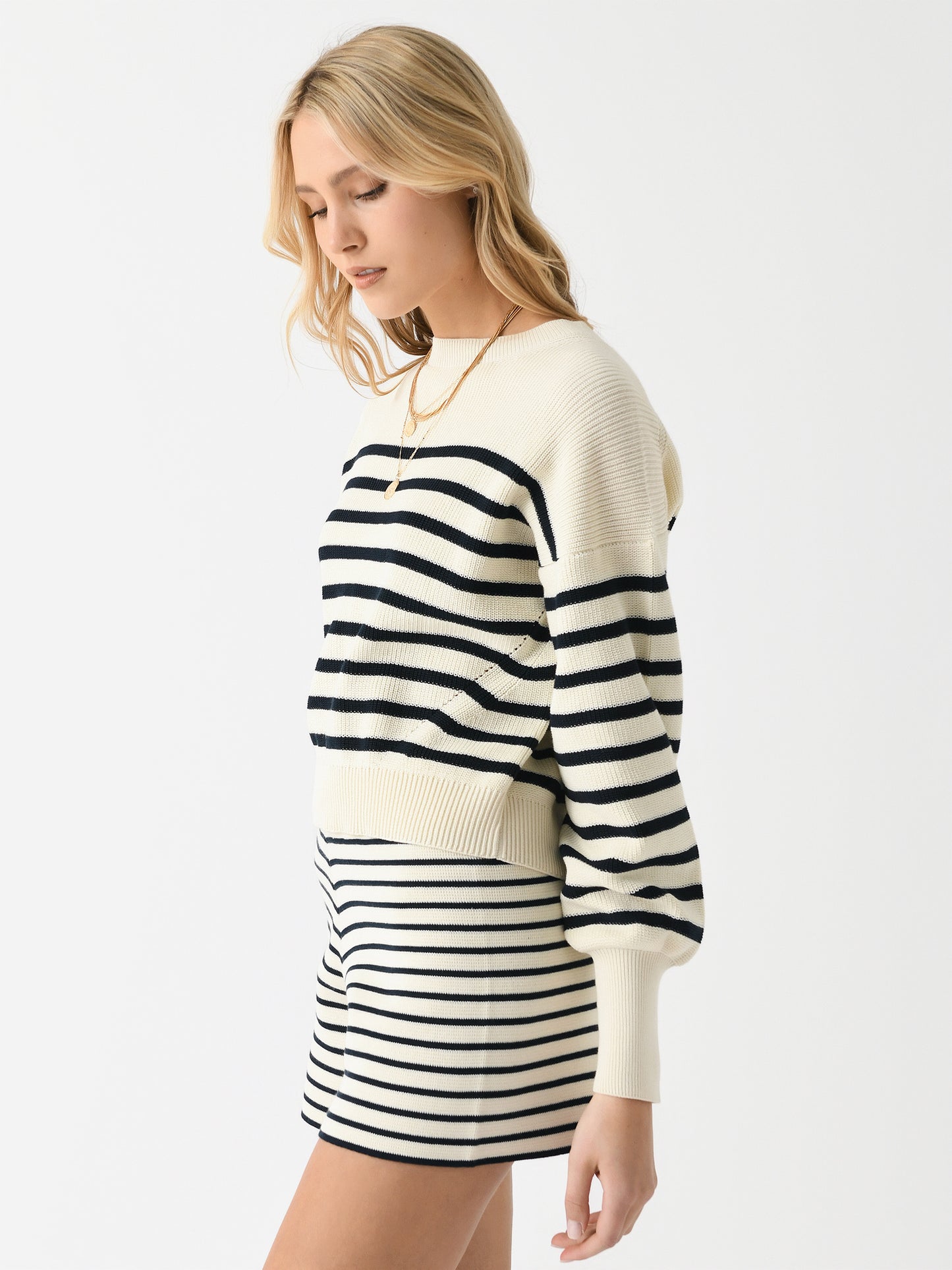 ESSS24-02AxIVORYANDNAVYSTRIPE-alt2