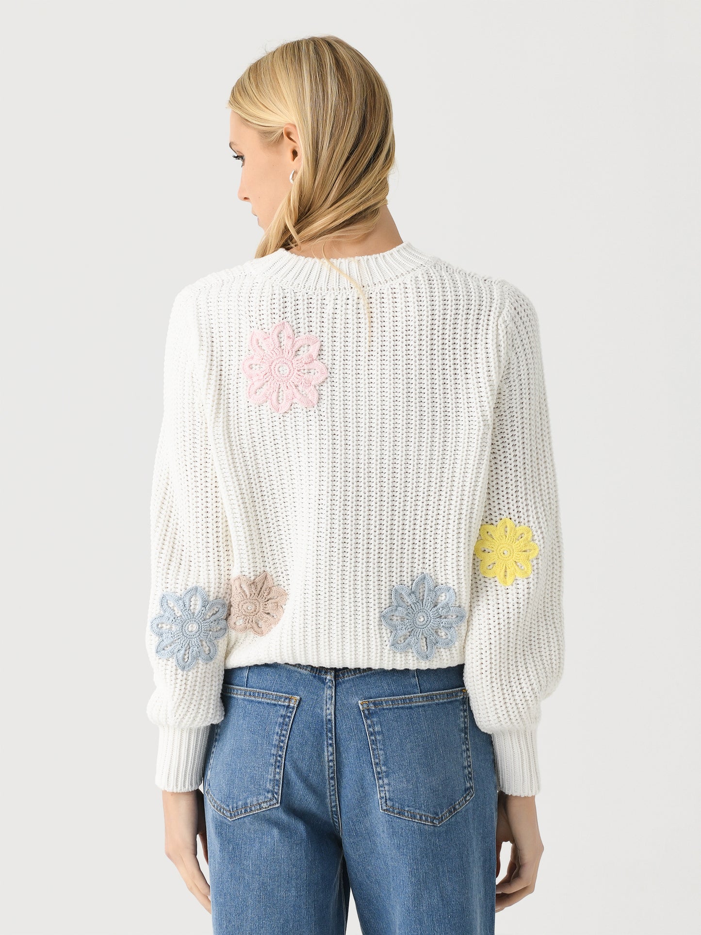 FLOWERSWEATERxWHITE-alt3