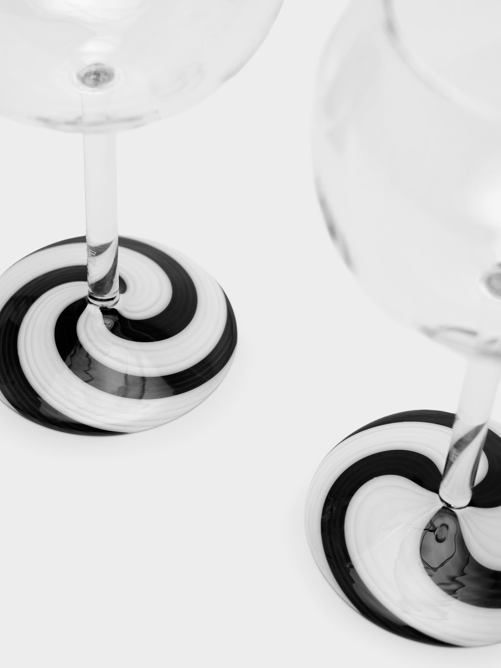 Fazeek Swirl Wine Glass Set - Saint Bernard
