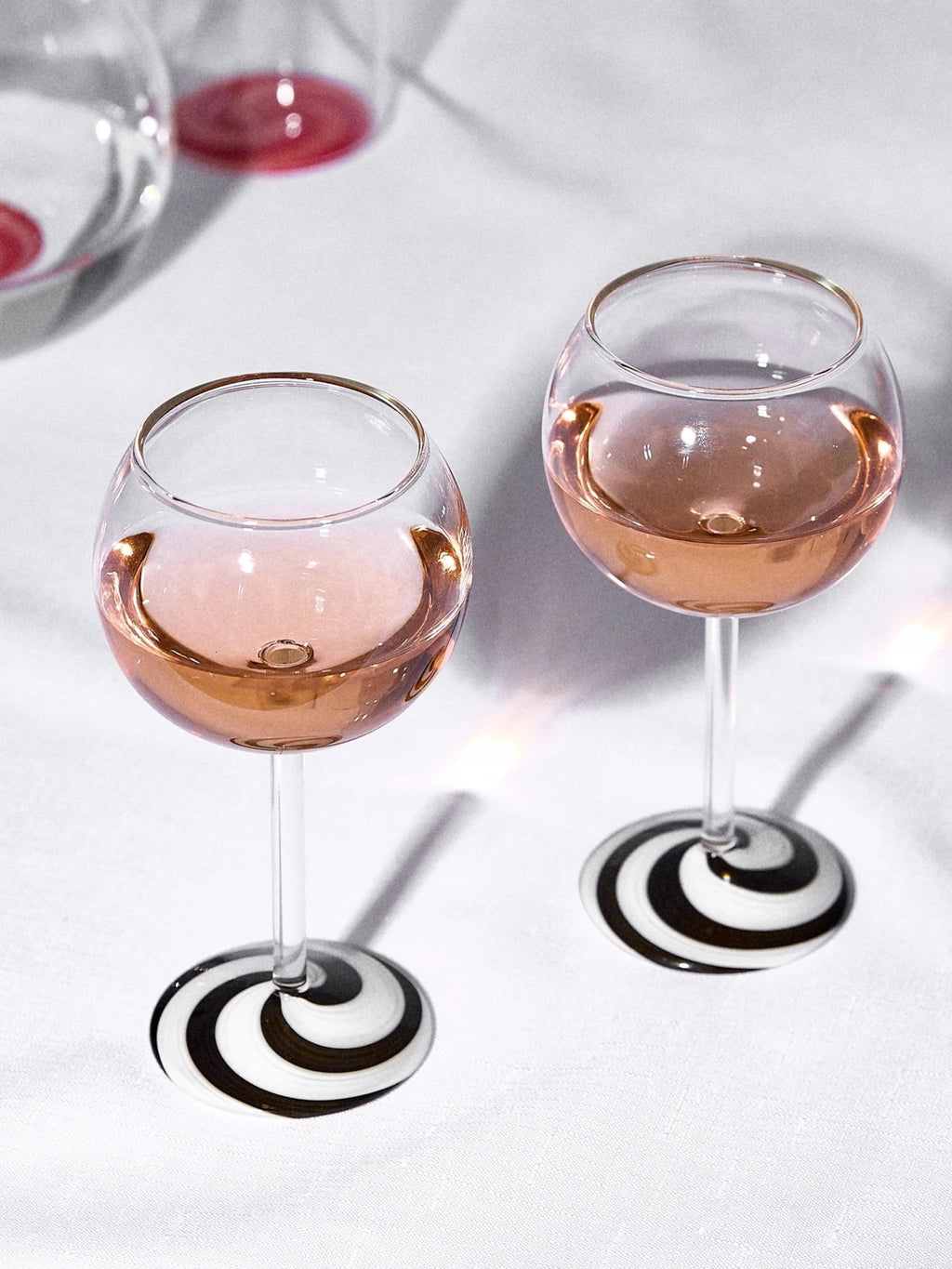 Fazeek Swirl Wine Glass Set - Saint Bernard
