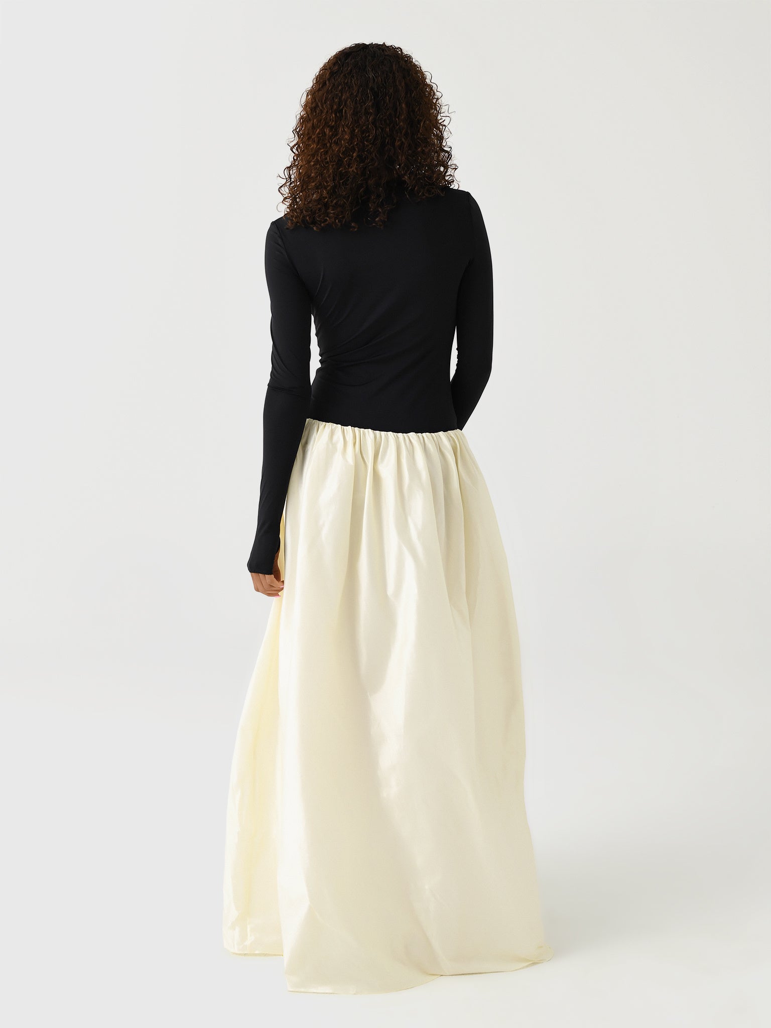 FW2411xBLACKIVORY-alt2