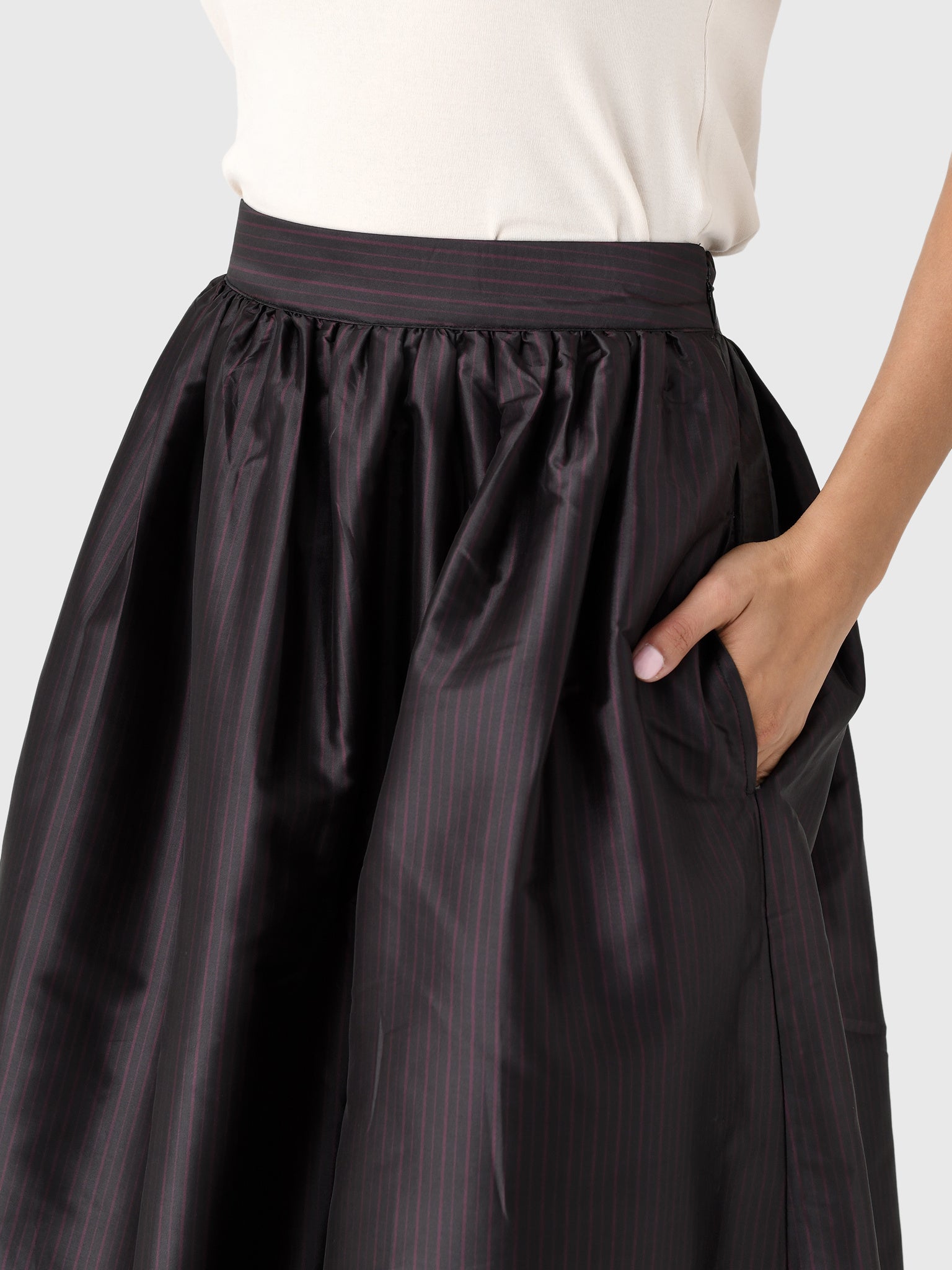 FW25-446xSTRIPETAFFETTA-alt2
