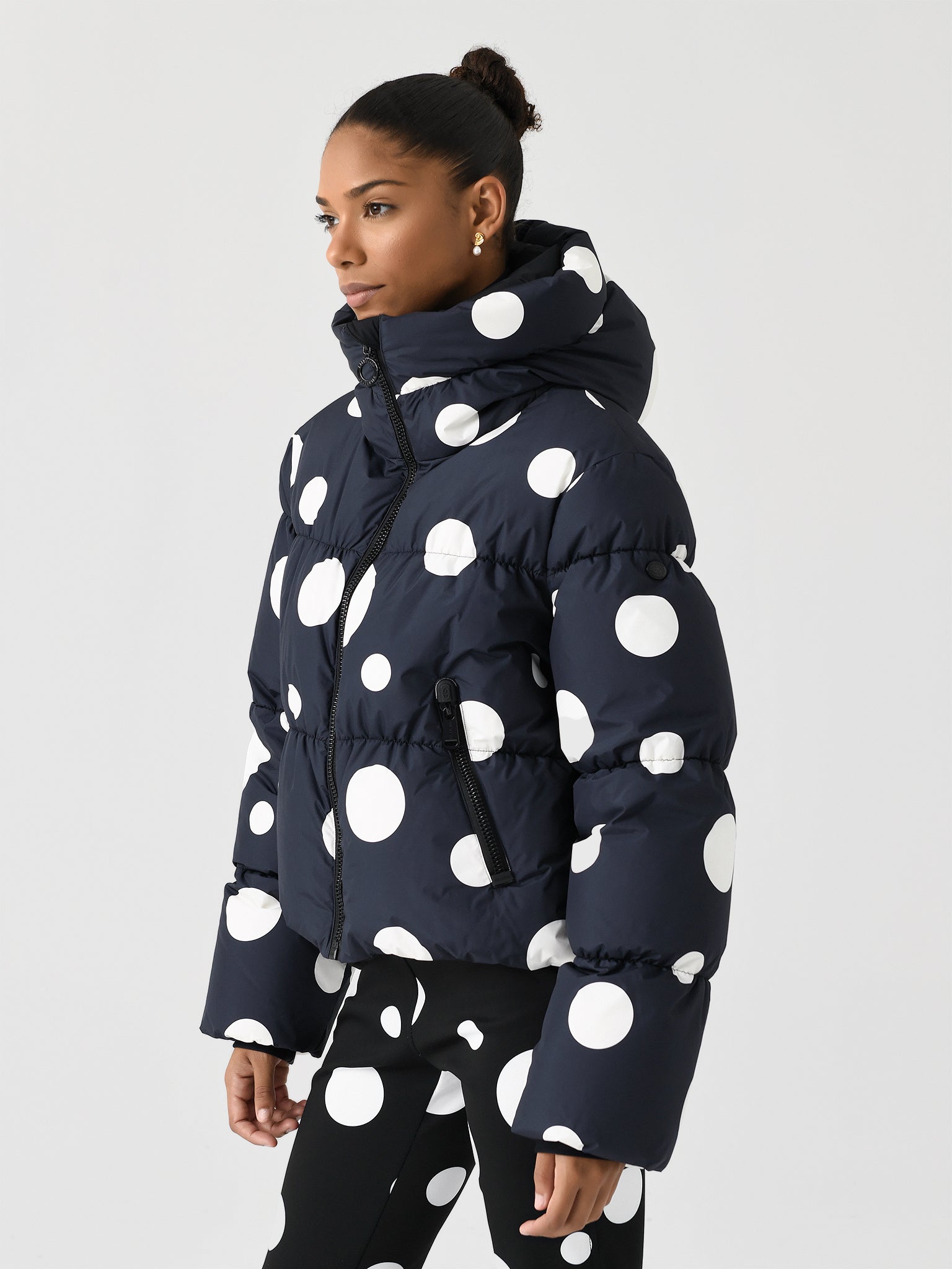 GB02010244xDOTBLACK-alt2