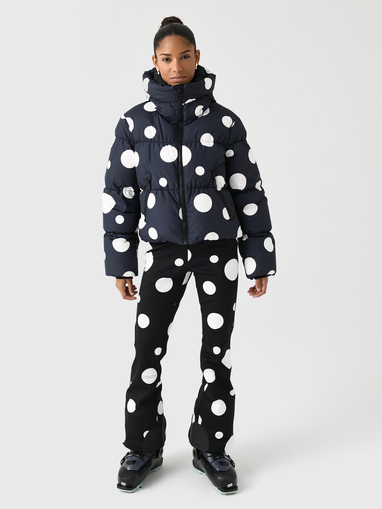 GB02010244xDOTBLACK-alt1