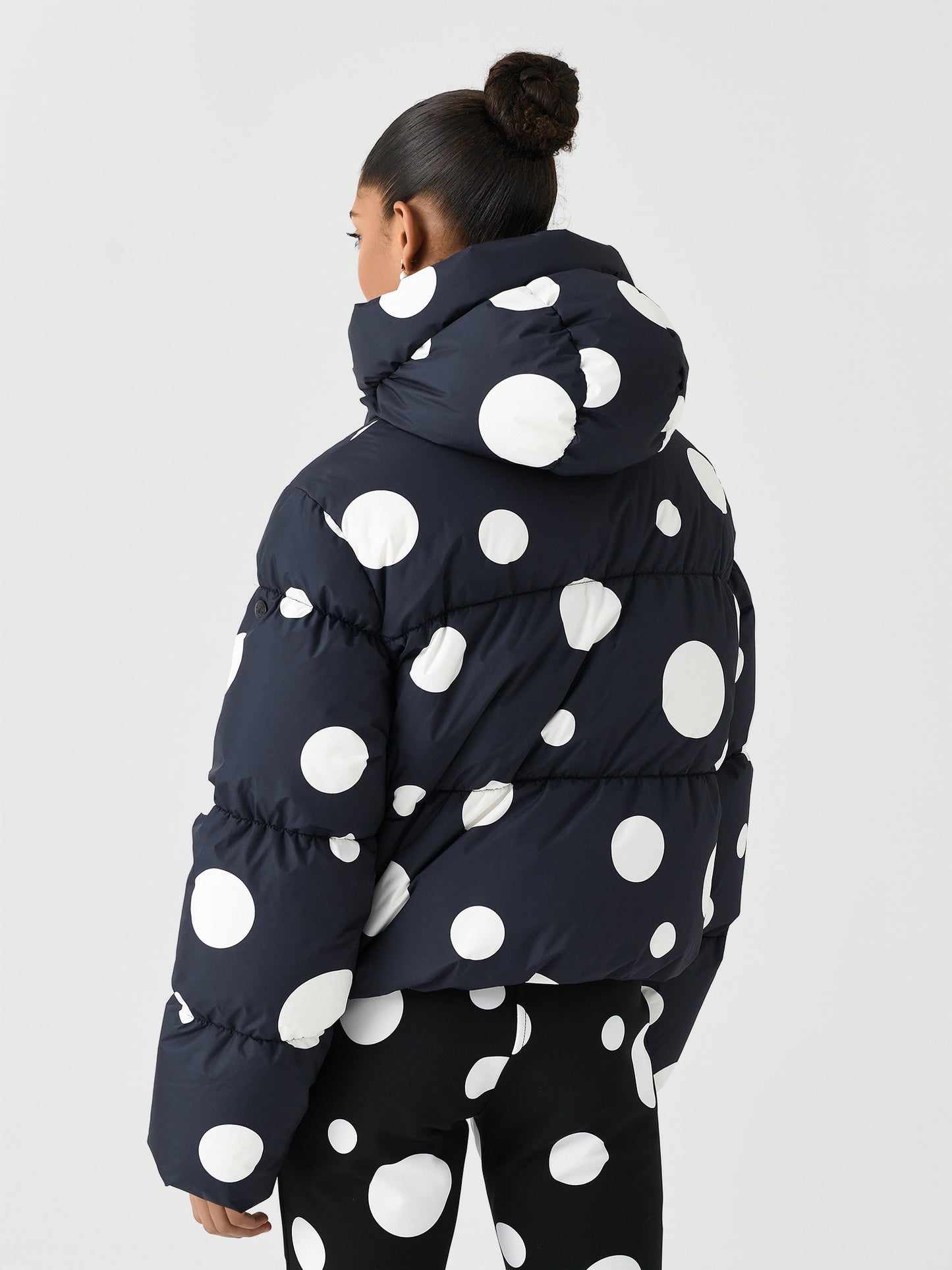 GB02010244xDOTBLACK-alt3