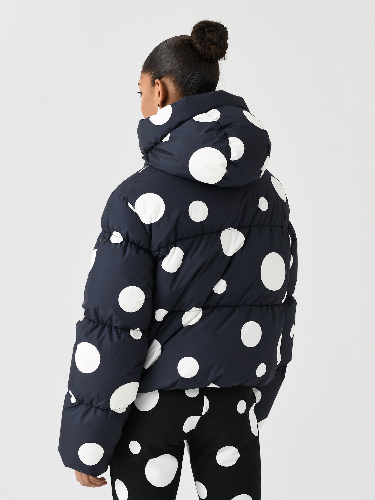 GB02010244xDOTBLACK-alt3