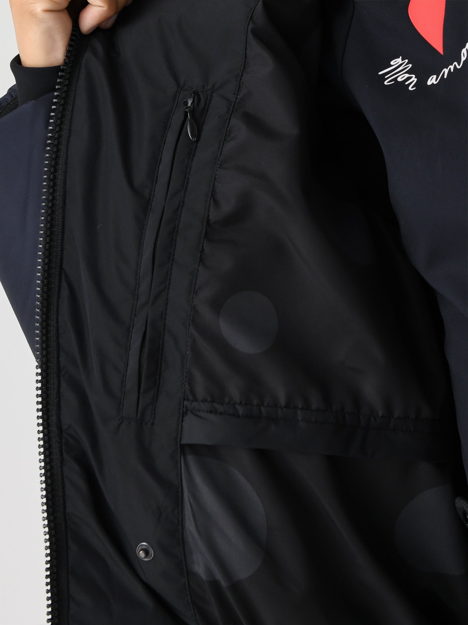 GB02010244xDOTBLACK-alt4