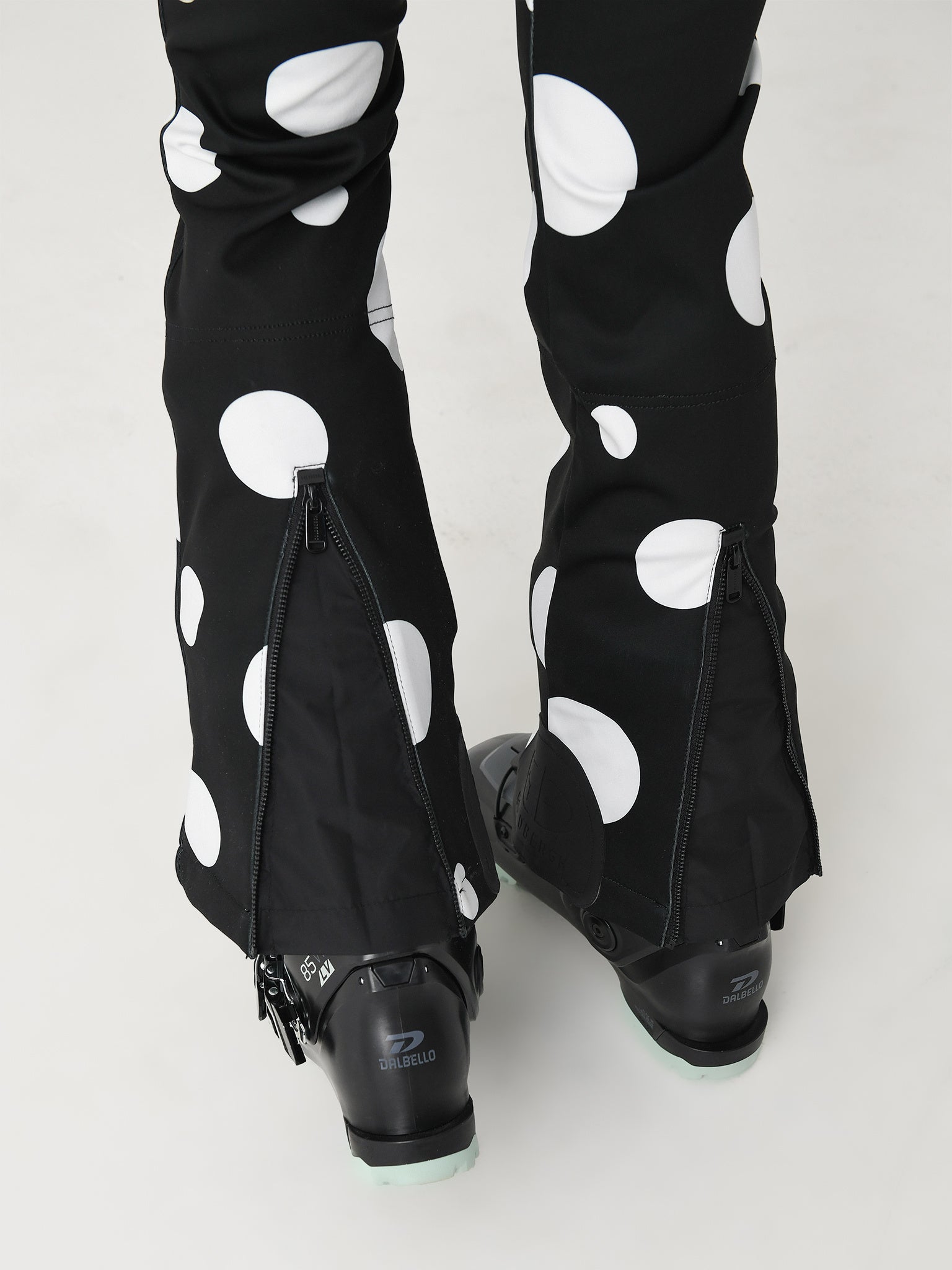 GB02170244xDOTBLACK-alt4