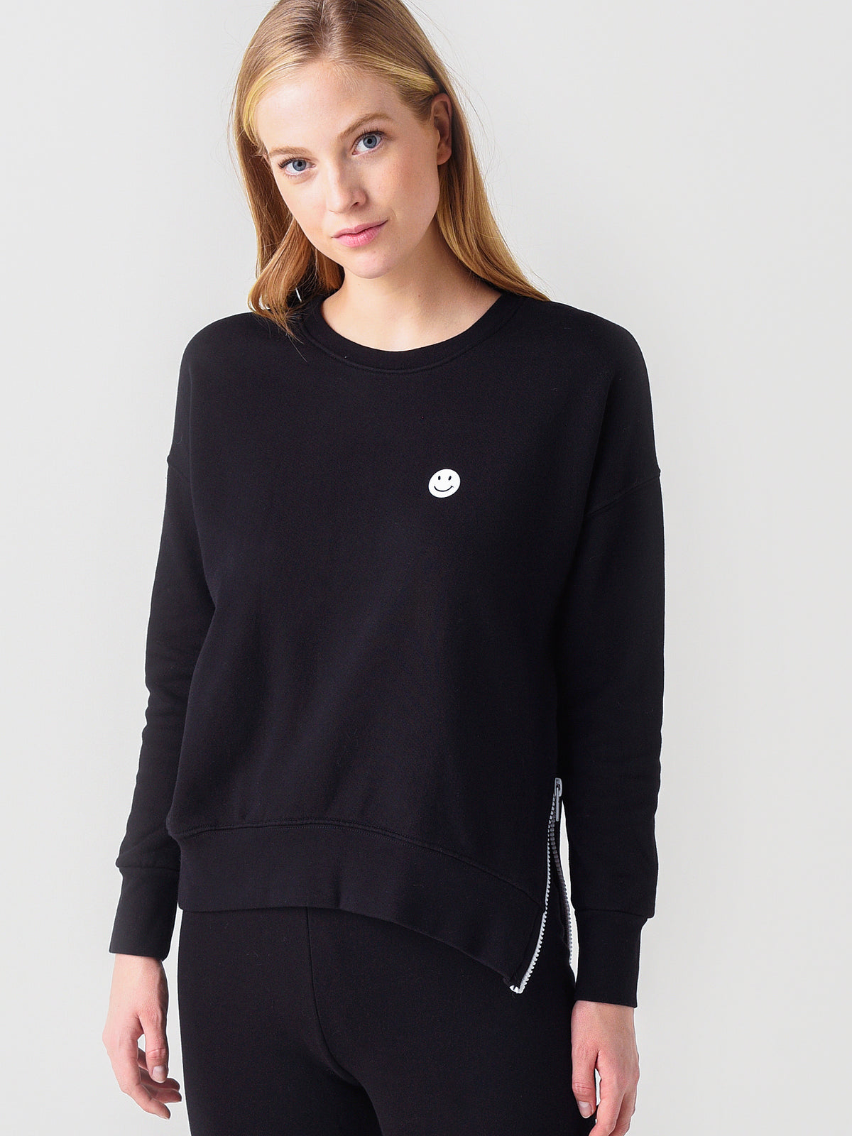 Sundry Women's Smiley Sweatshirt - Saint Bernard