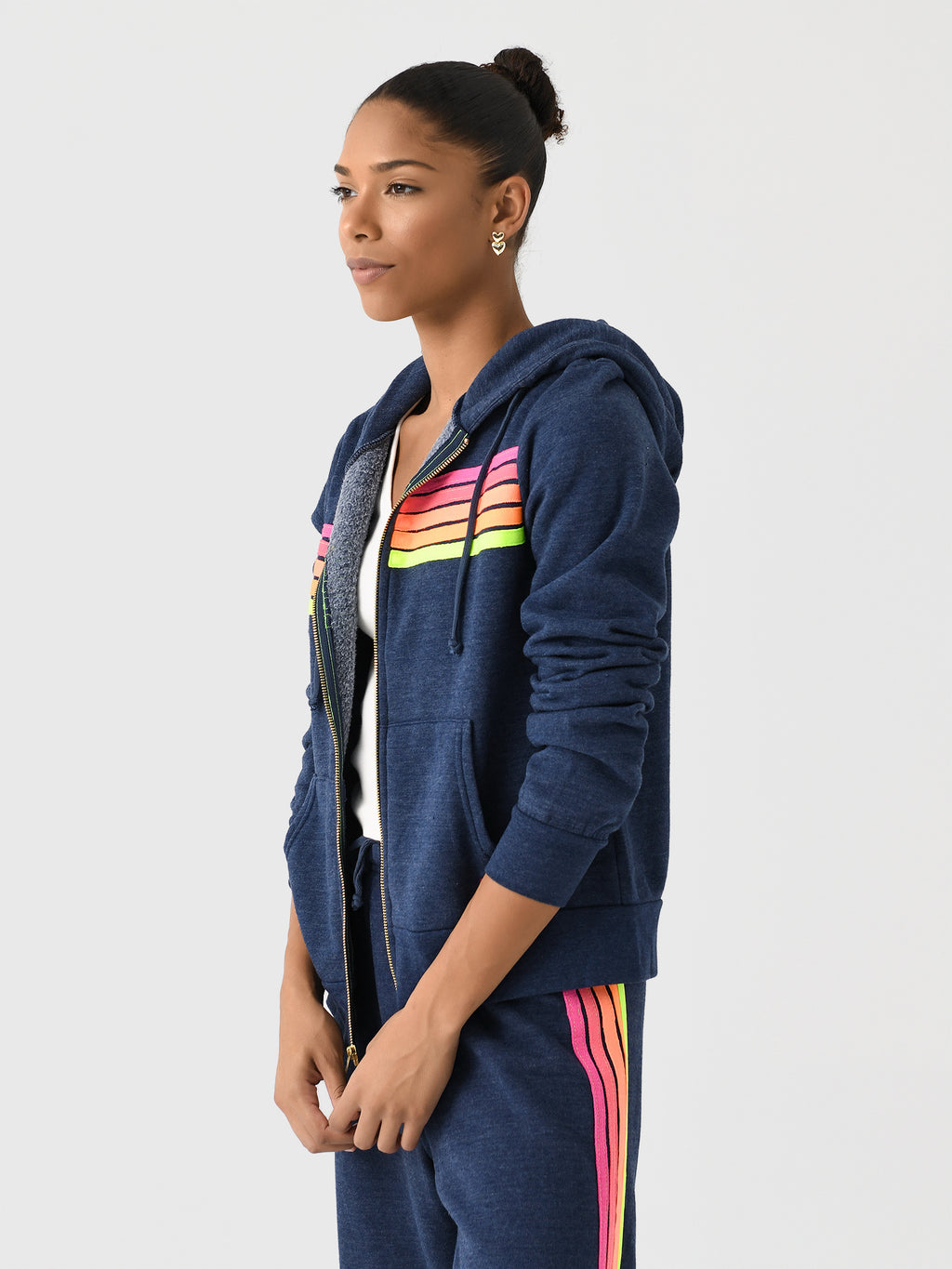 HDRS5xHEATHERNAVYNEON-alt2