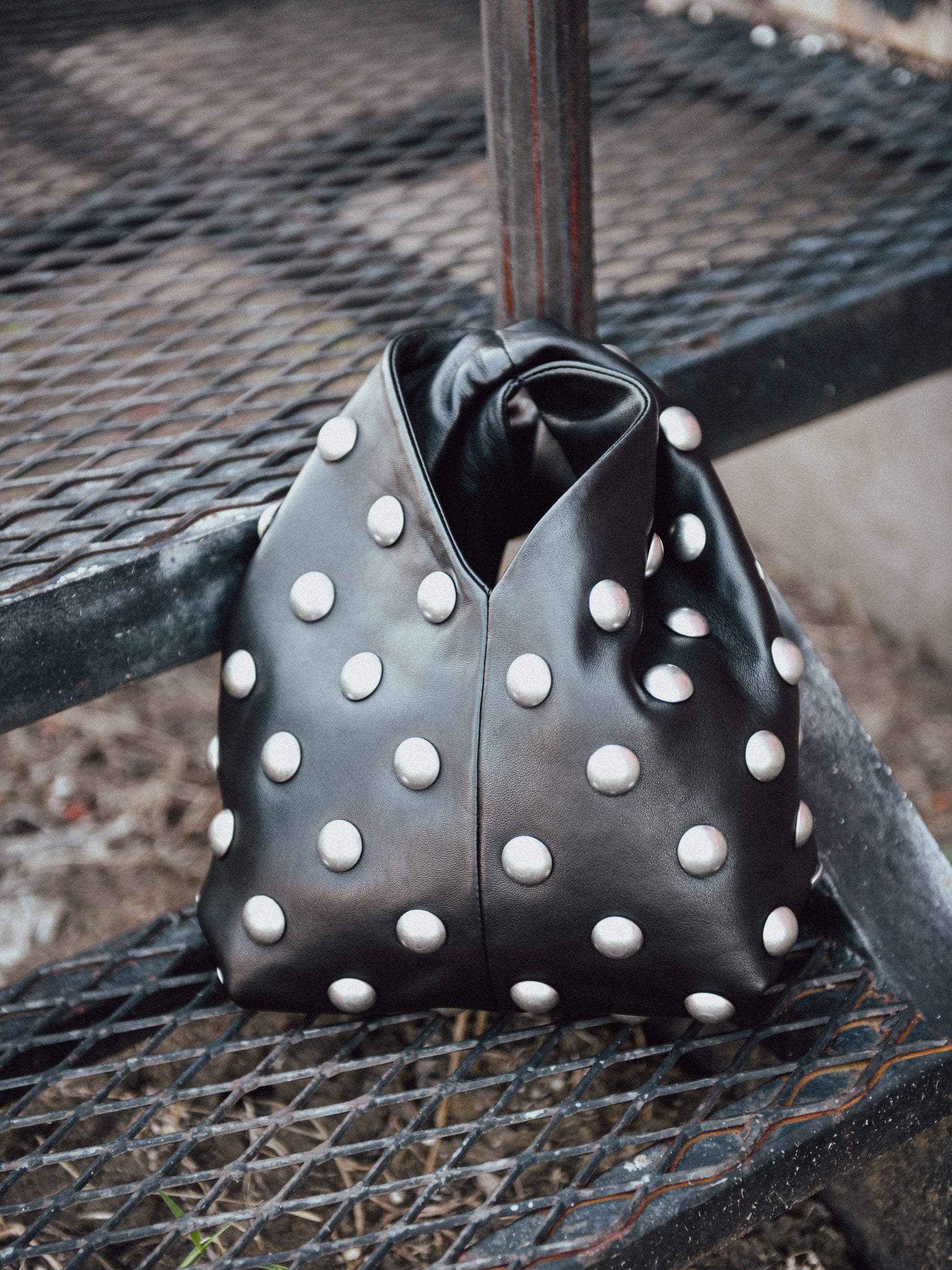 HHBTT00097xBLACKSILVER-alt4