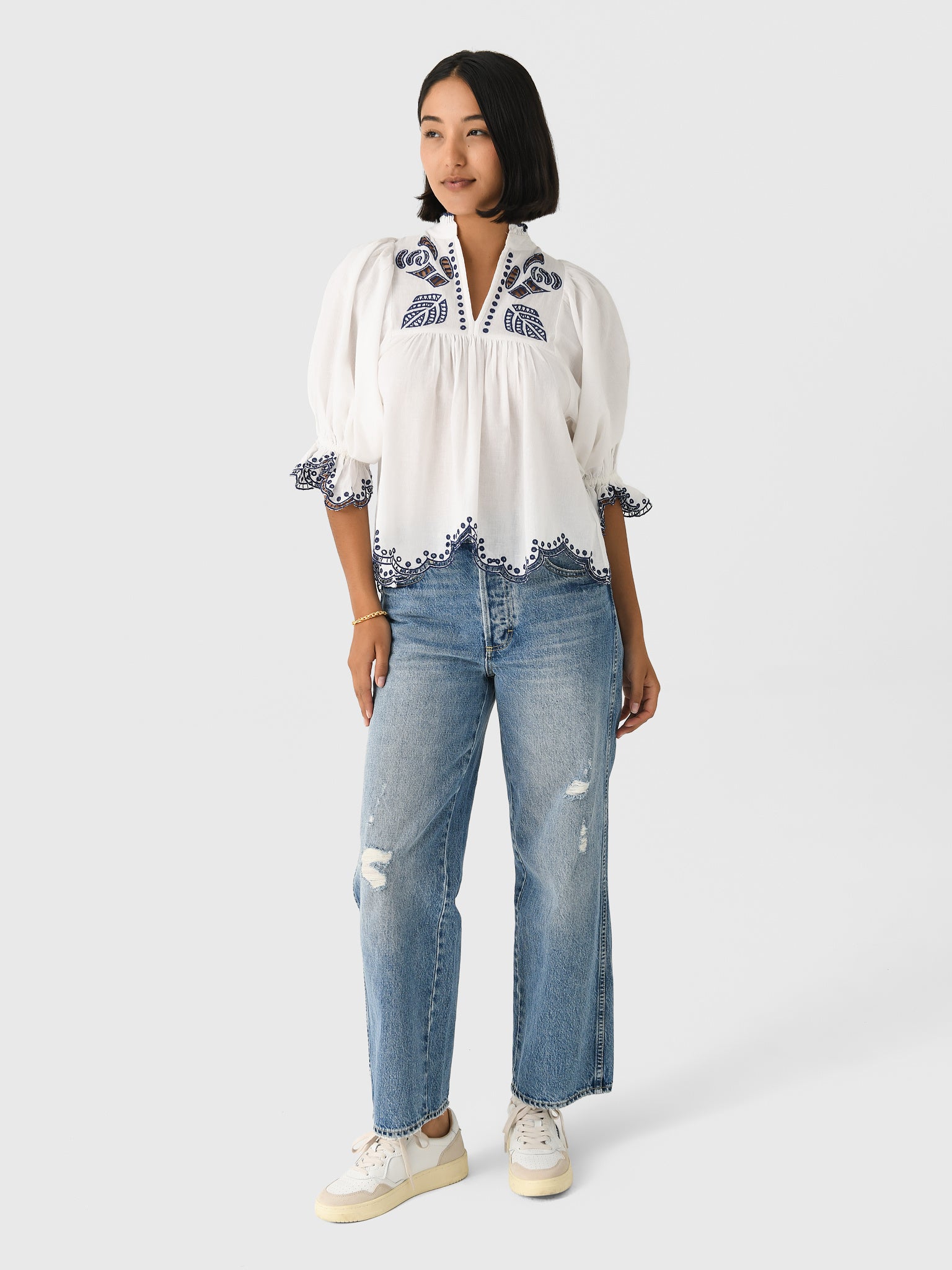 HNTxWHITEANDNAVY-alt1