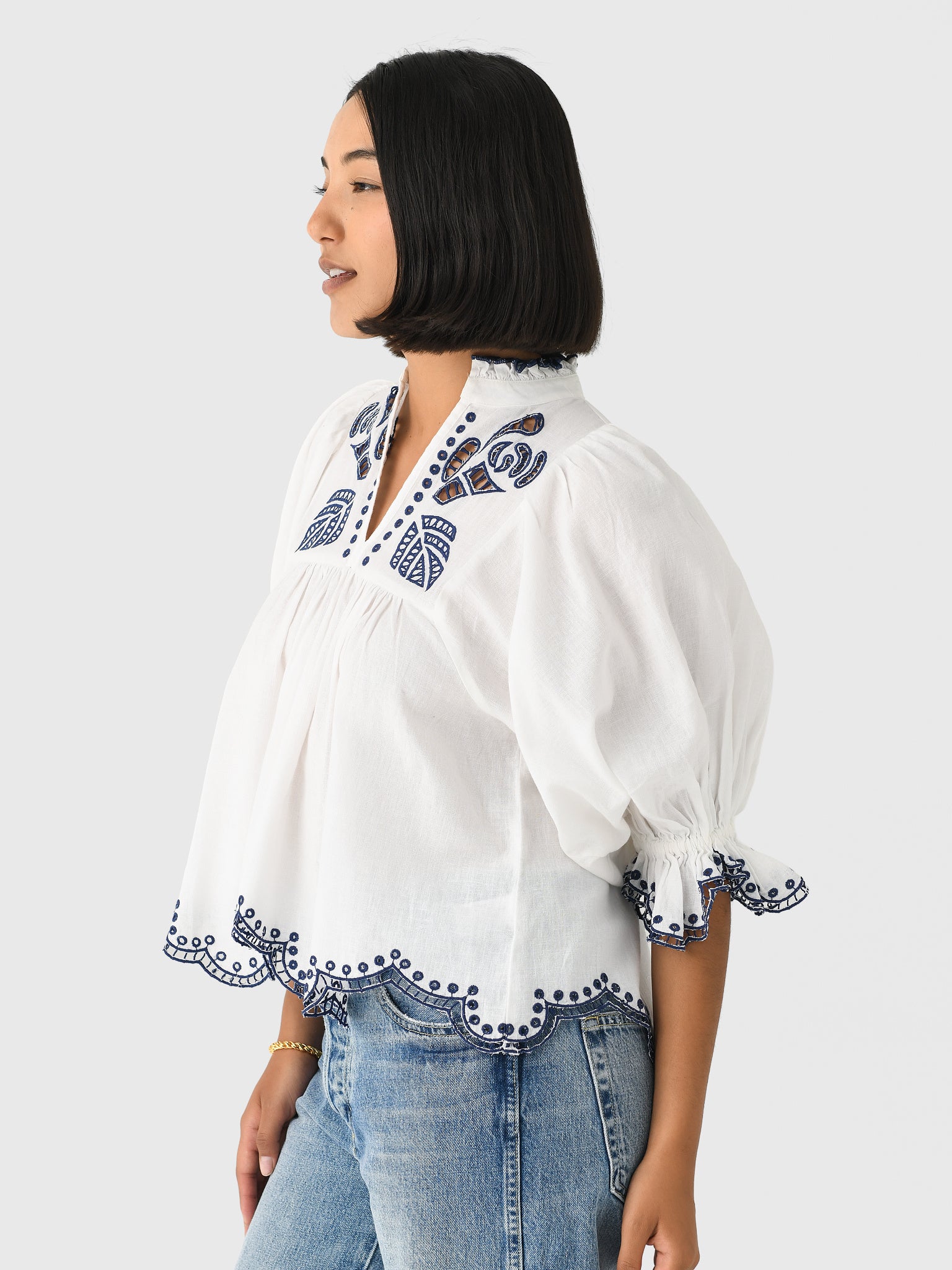 HNTxWHITEANDNAVY-alt2