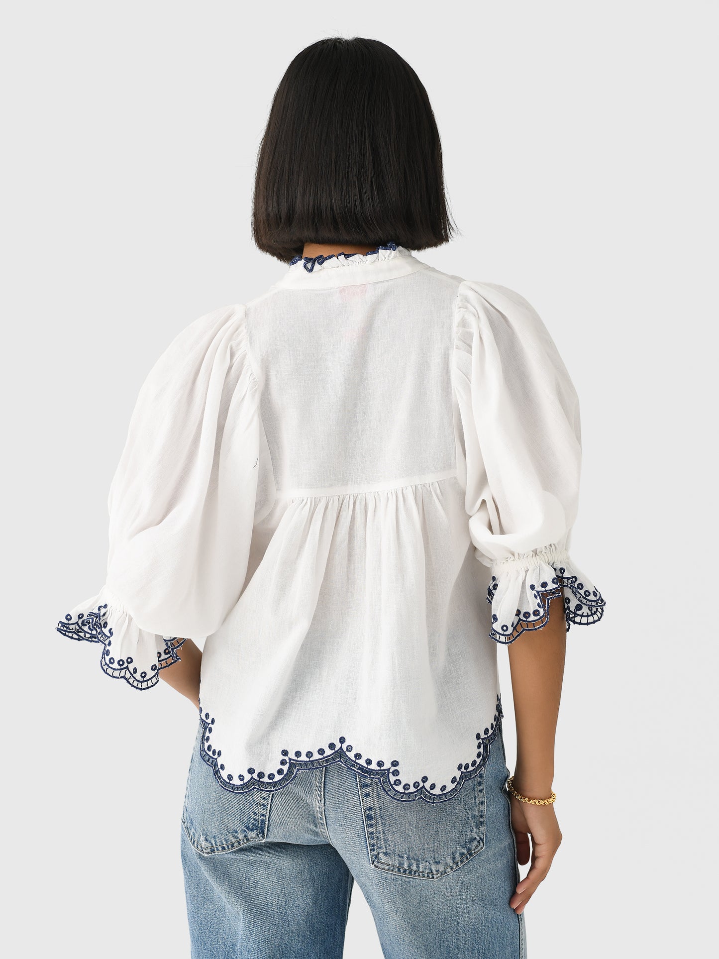 HNTxWHITEANDNAVY-alt3