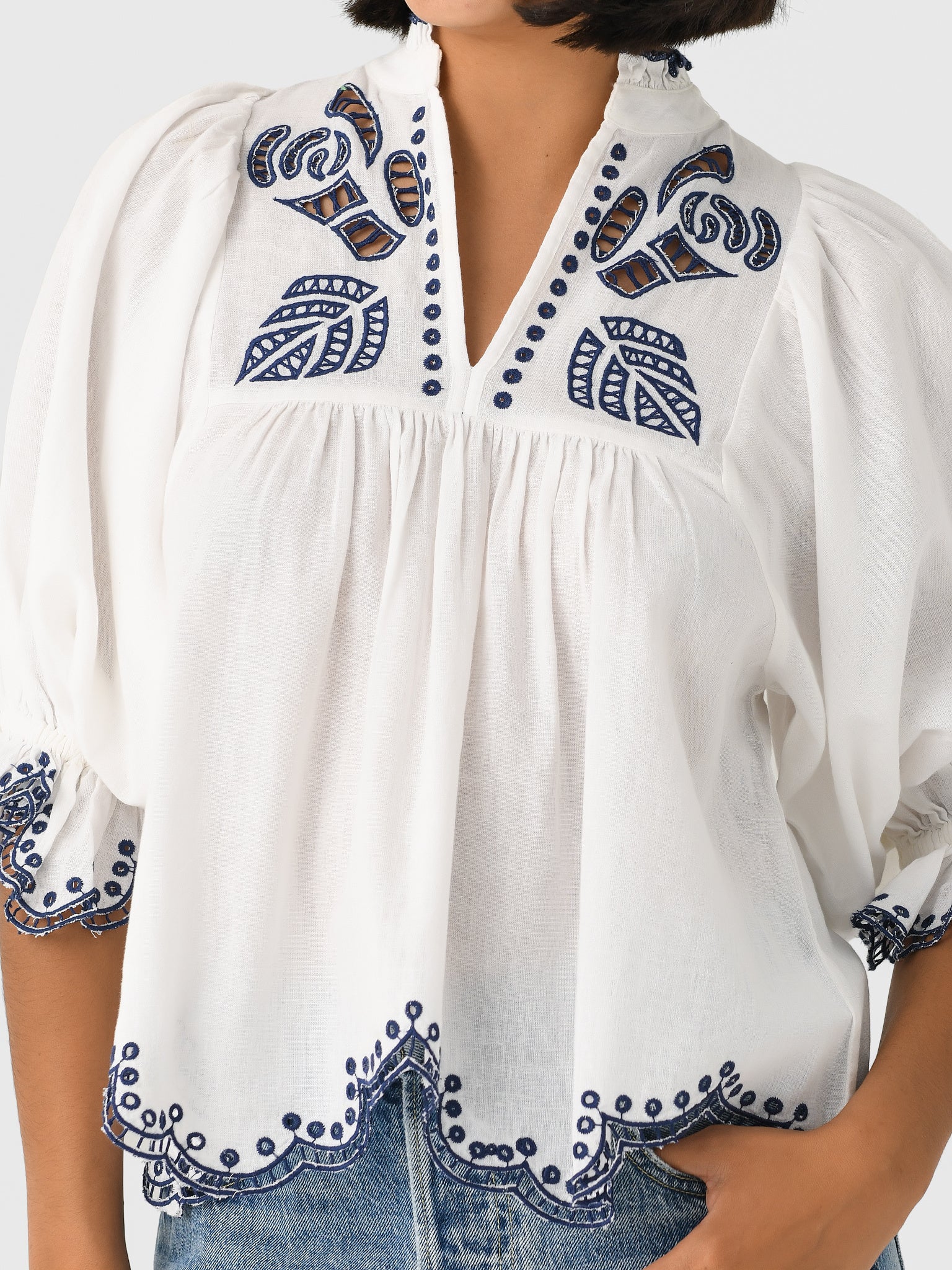 HNTxWHITEANDNAVY-alt4