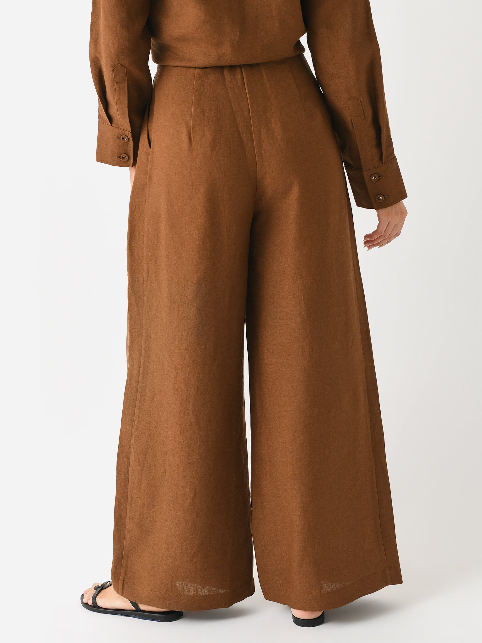 HS2402030xCHESTNUTLINEN-alt3