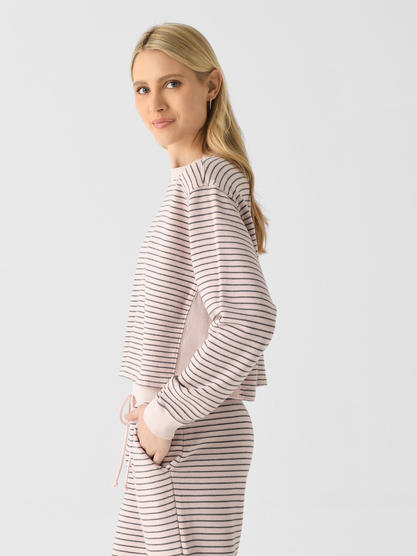 HUTCH07xTUTUCHARCOAL-alt2