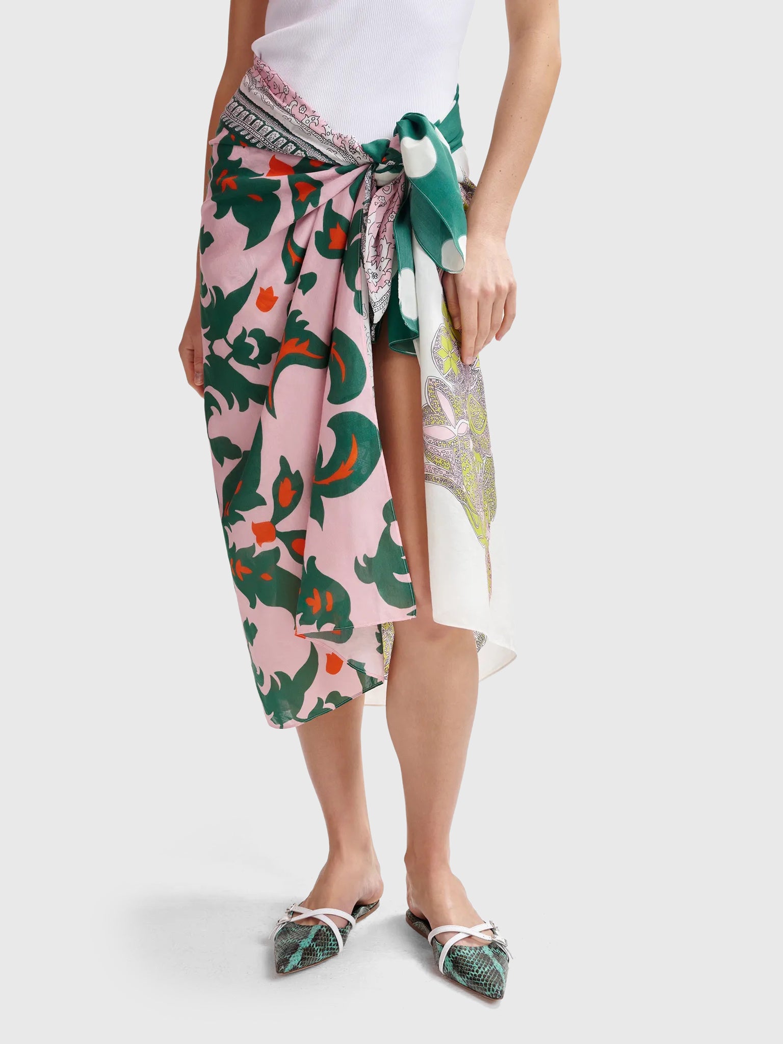 Essentiel Antwerp Women's Hiowa Printed Scarf - Saint Bernard