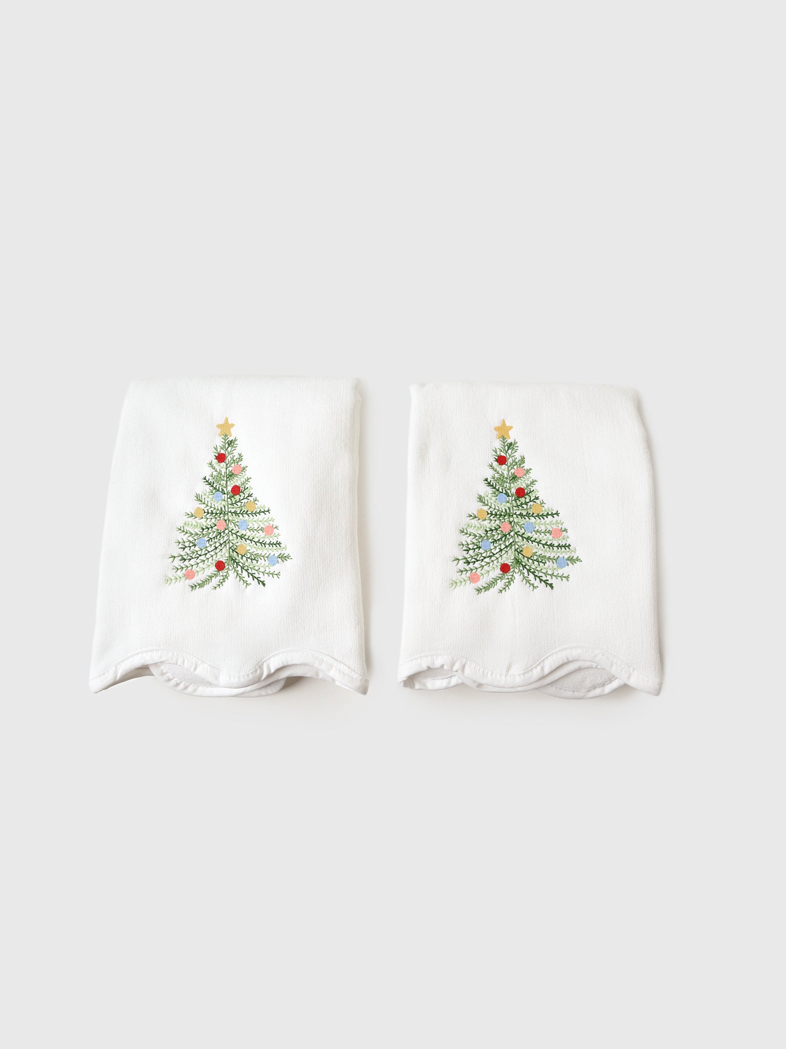 Weezie Holiday Tree Scallop Powder Bath Towel Set - Saint Bernard