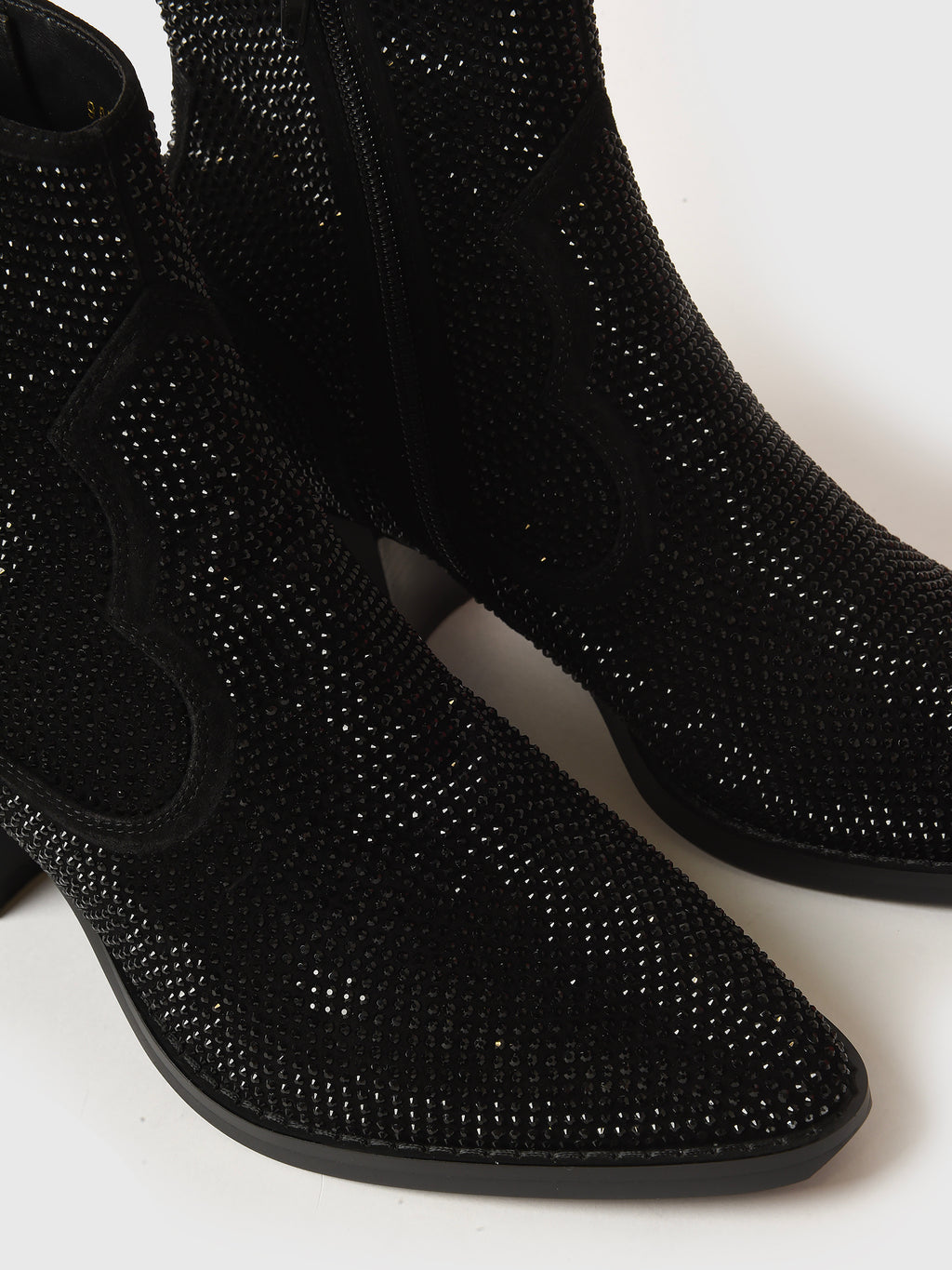 IRJAxBLACKSUEDEJETBLACKSTONES-alt1